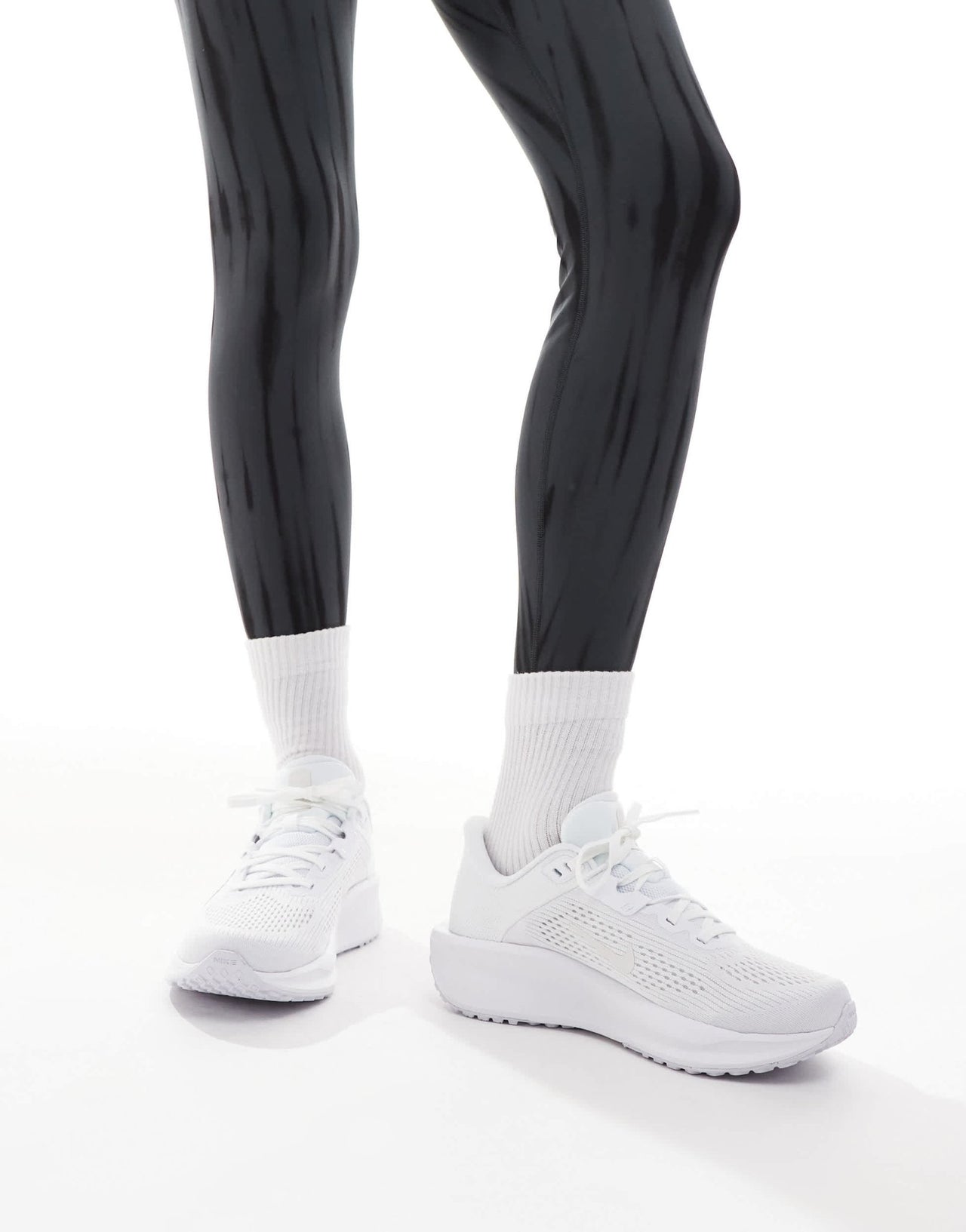 Nike Running Quest 6 trainers in white and grey - ASOS Sample Sale