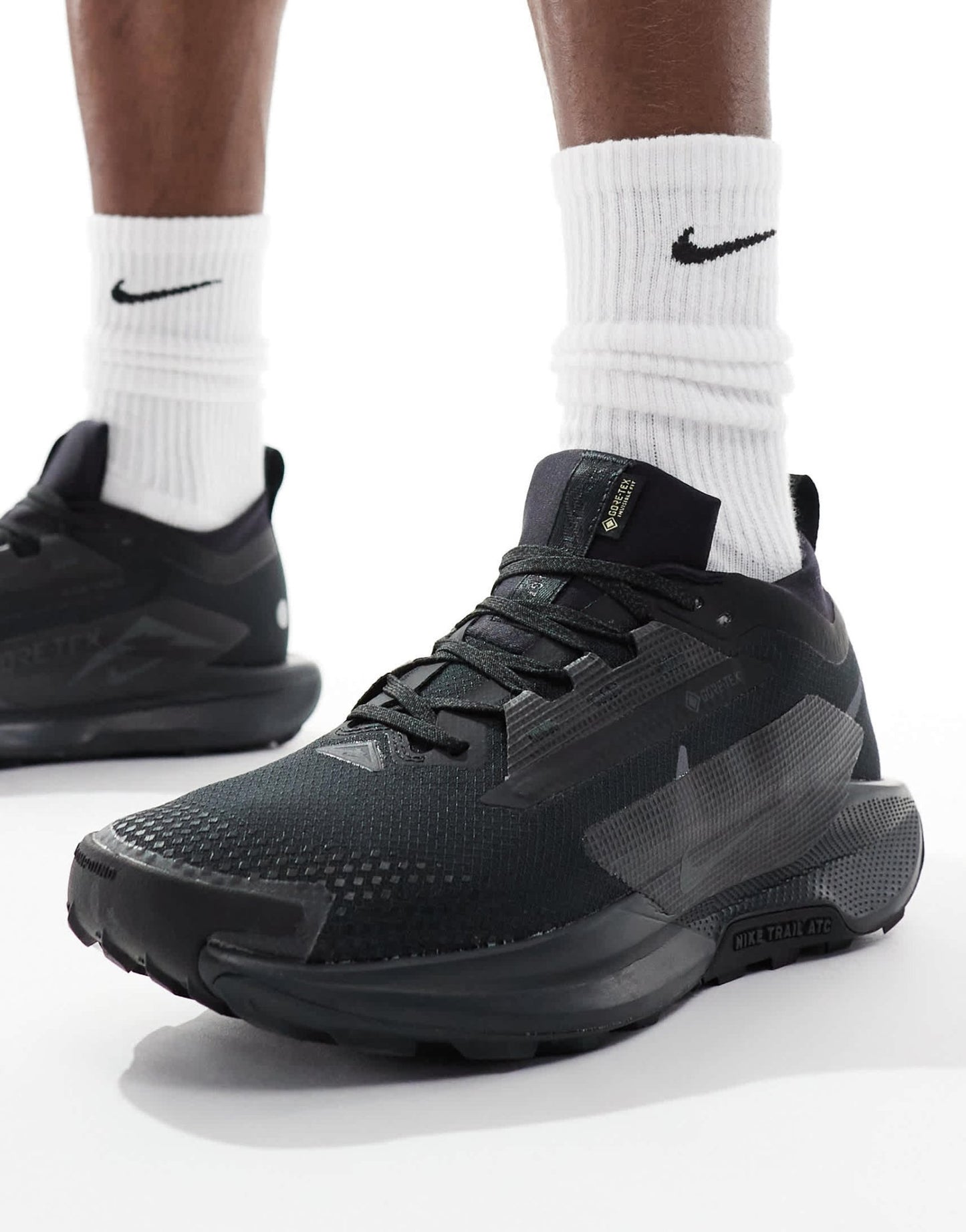 Nike Running ReactX Pegasus Trail 5 Gore - Tex trainers in black - ASOS Sample Sale