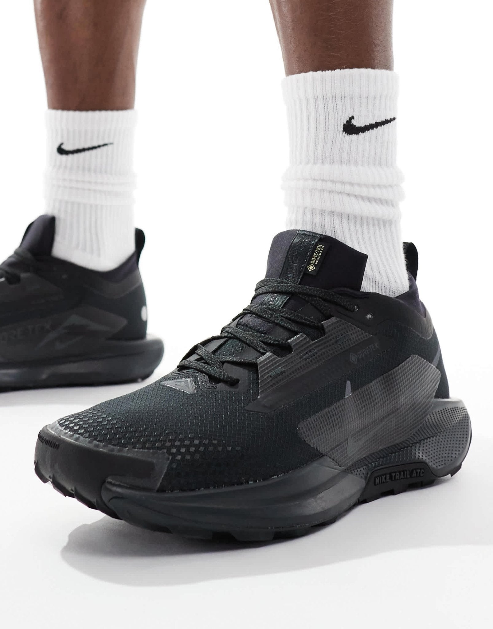 Nike Running ReactX Pegasus Trail 5 Gore - Tex trainers in black - ASOS Sample Sale