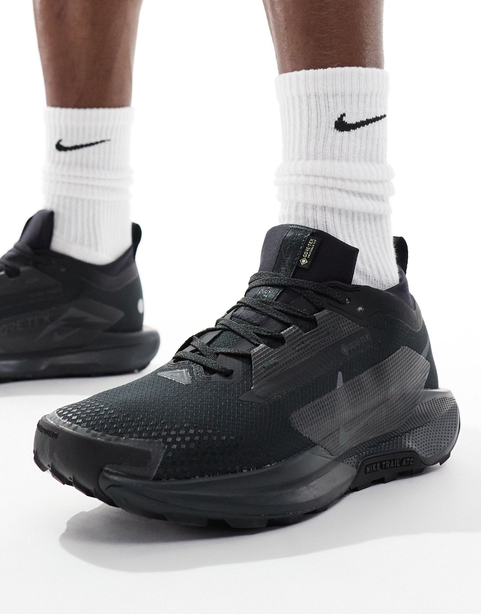 Nike Running ReactX Pegasus Trail 5 Gore - Tex trainers in black - ASOS Sample Sale