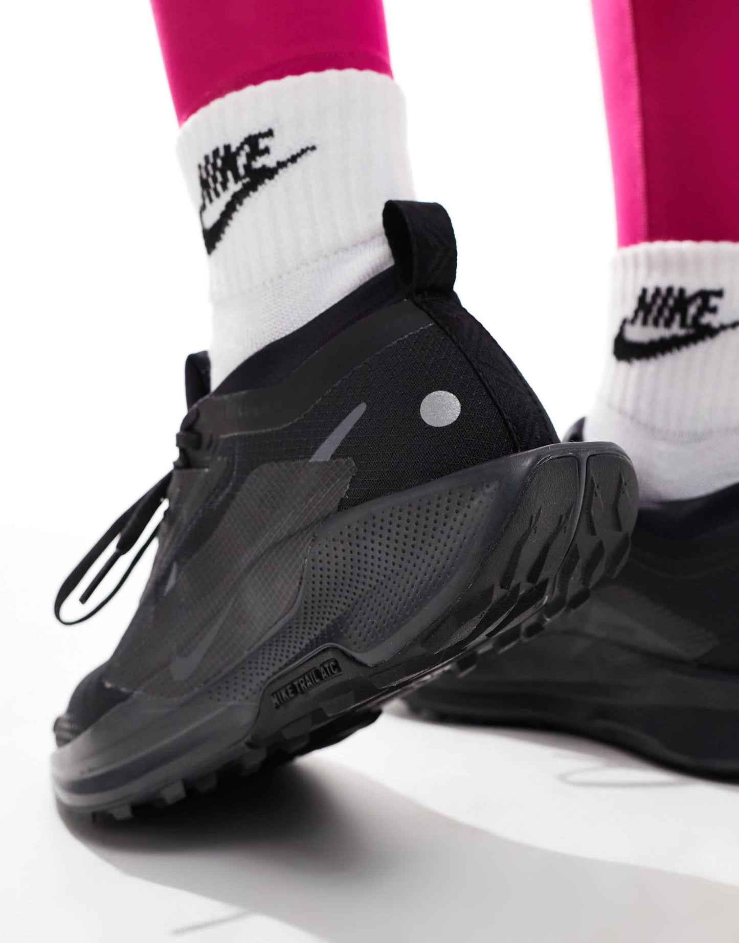 Nike Running ReactX Pegasus Trail 5 Gore - Tex trainers in black - ASOS Sample Sale