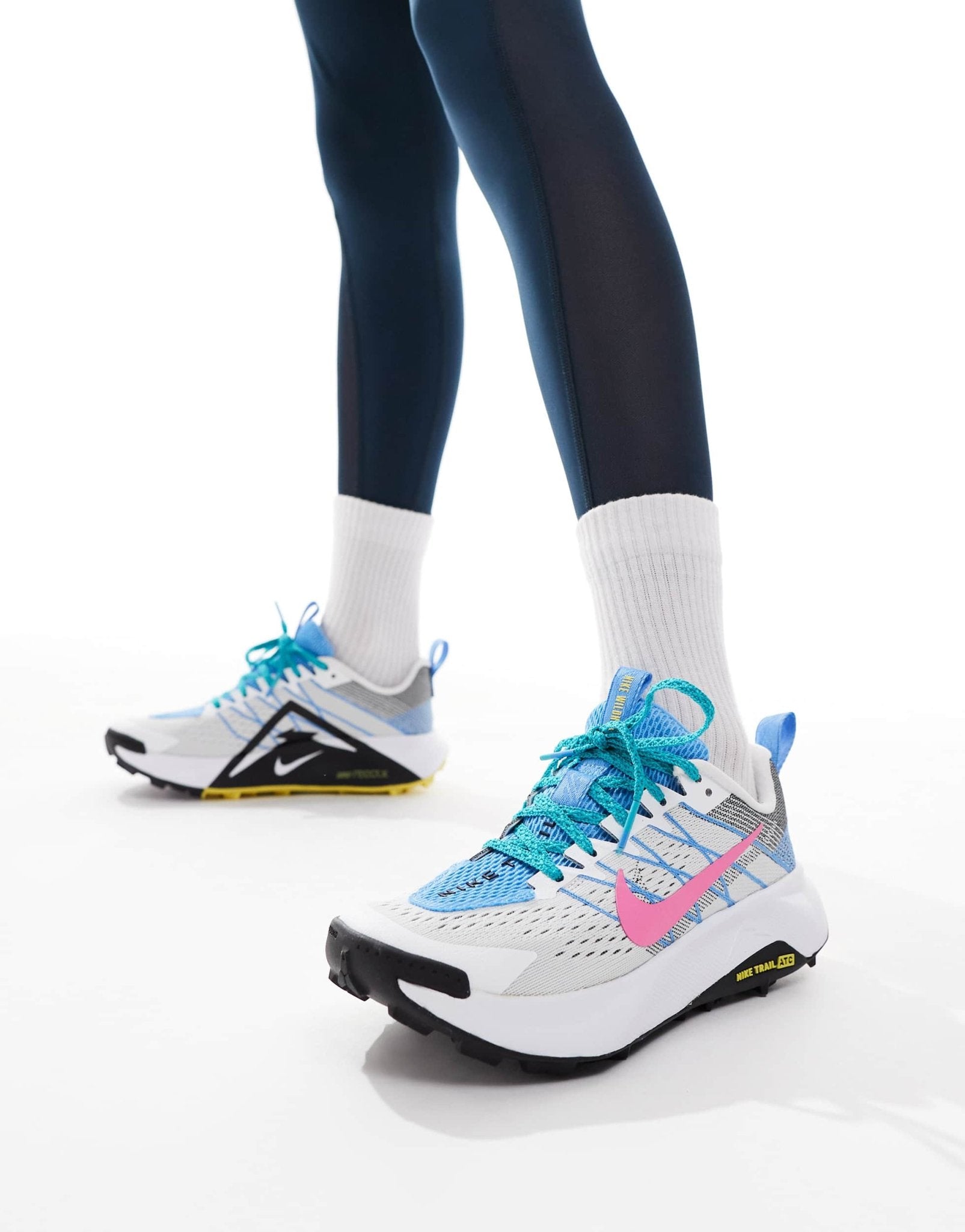 Nike Running ReactX Wildhorse trainers in white and blue - ASOS Sample Sale