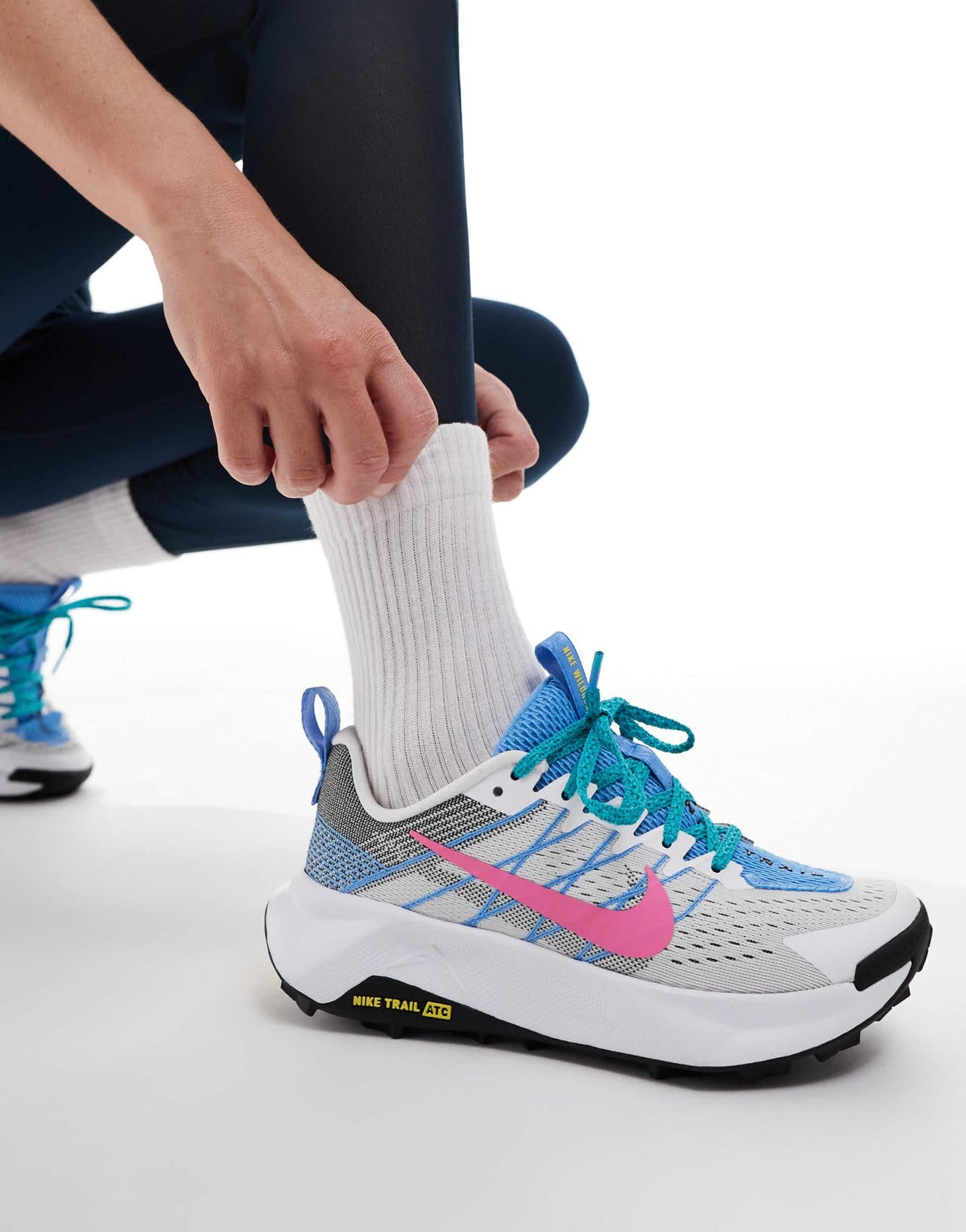 Nike Running ReactX Wildhorse trainers in white and blue - ASOS Sample Sale