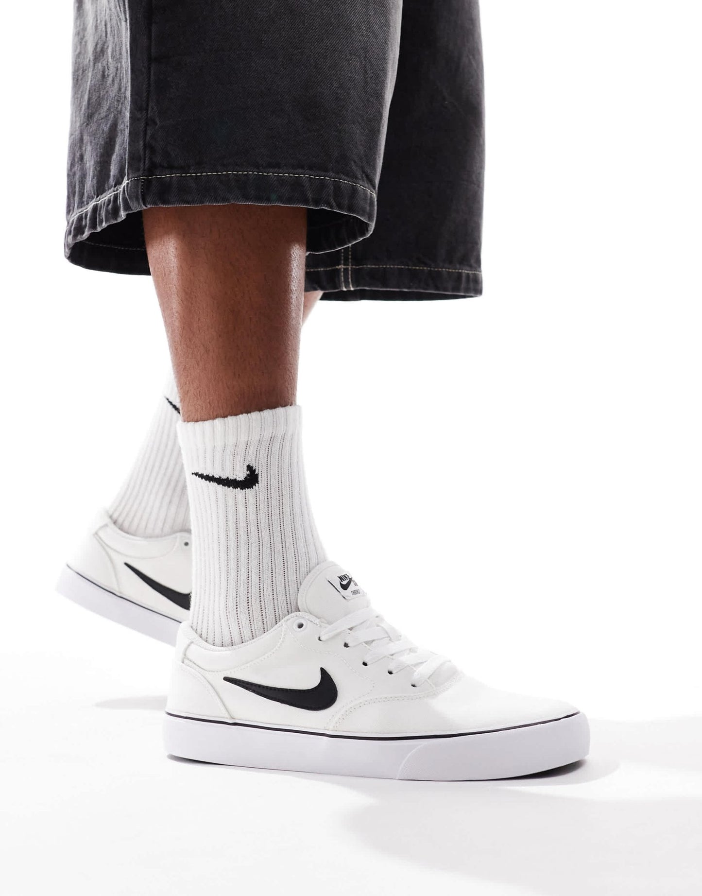 Nike SB Chron 2 trainers in white - ASOS Sample Sale