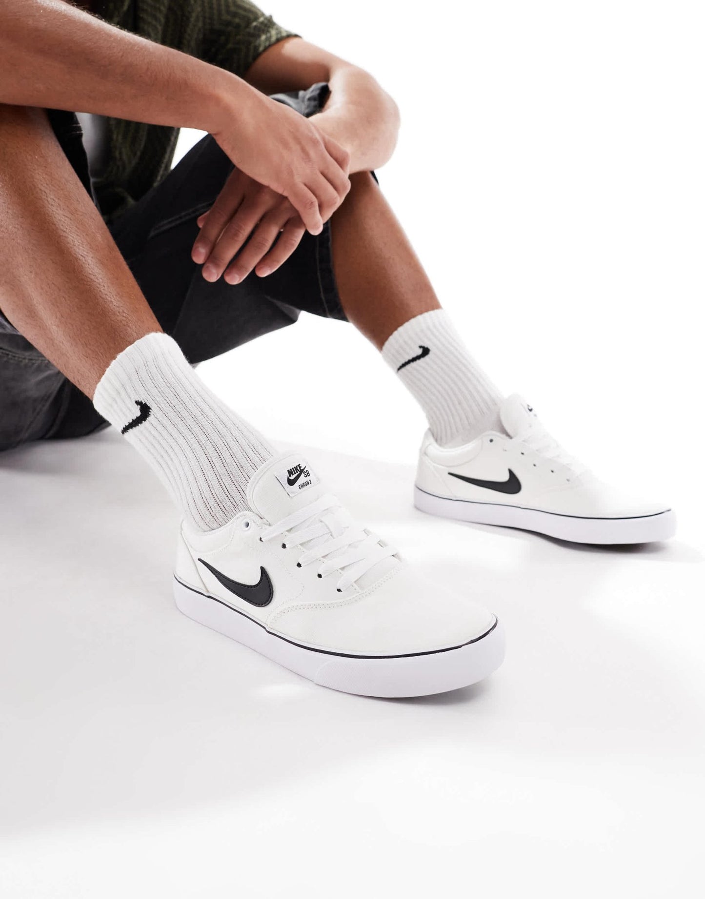 Nike SB Chron 2 trainers in white - ASOS Sample Sale