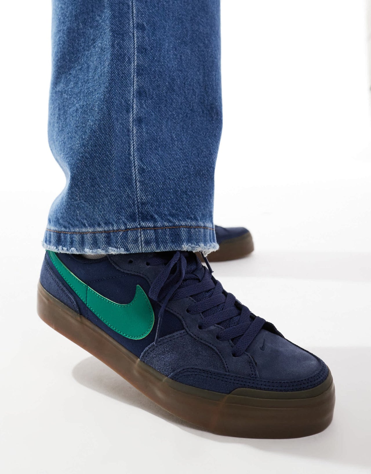 Nike SB Zoom Pogo Plus trainers in Navu and green - ASOS Sample Sale