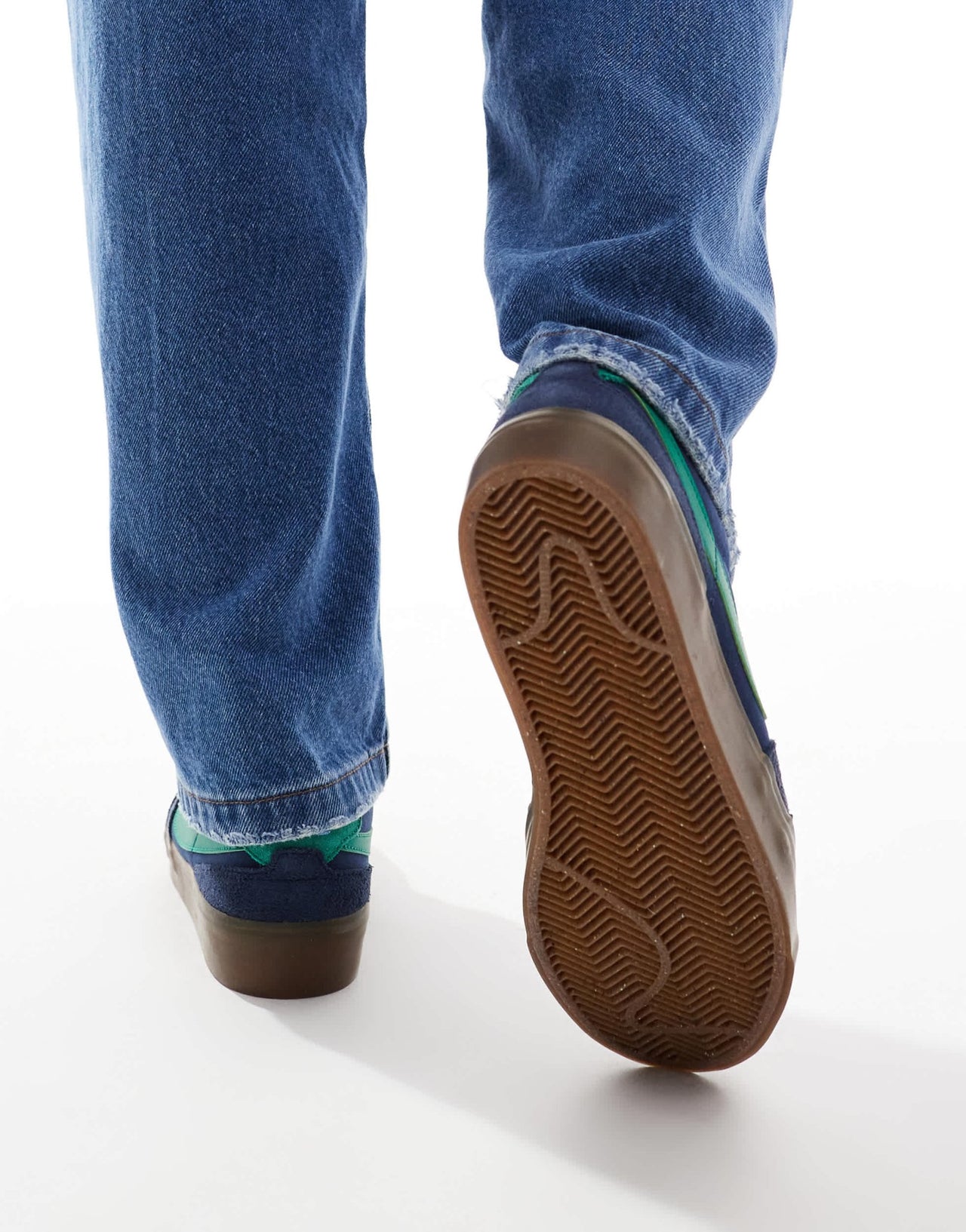 Nike SB Zoom Pogo Plus trainers in Navu and green - ASOS Sample Sale