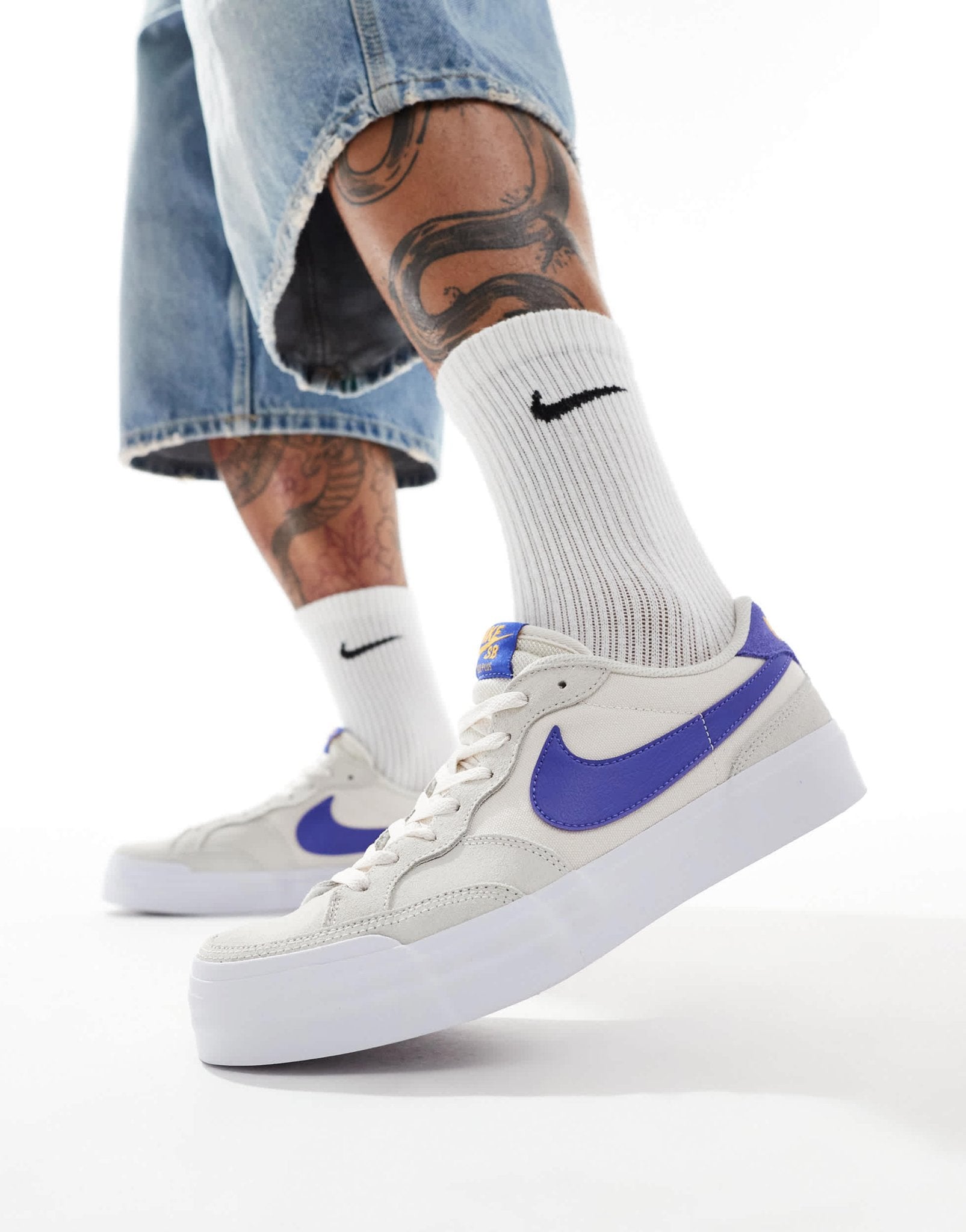 Nike SB Zoom Pogo Plus trainers in white and navy - ASOS Sample Sale