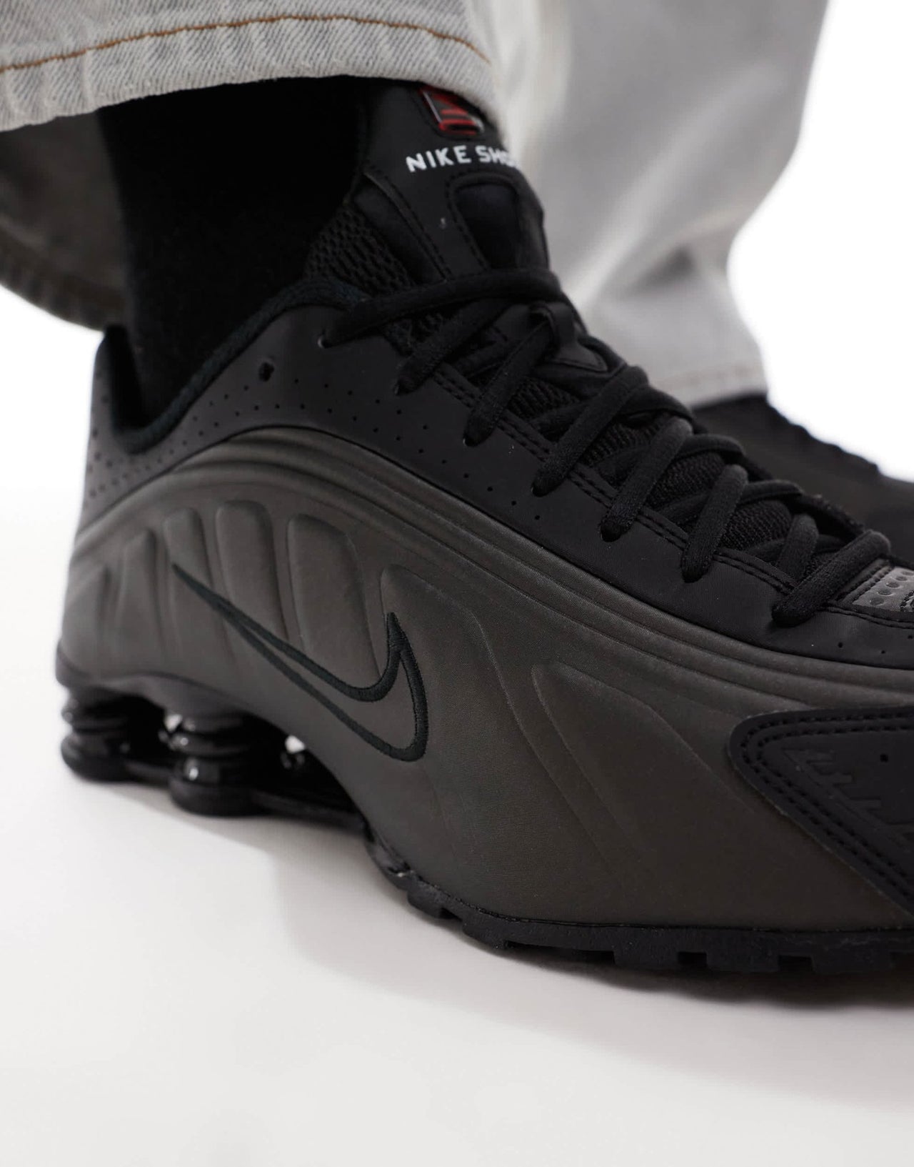 Nike Shox R4 trainers in black - ASOS Sample Sale