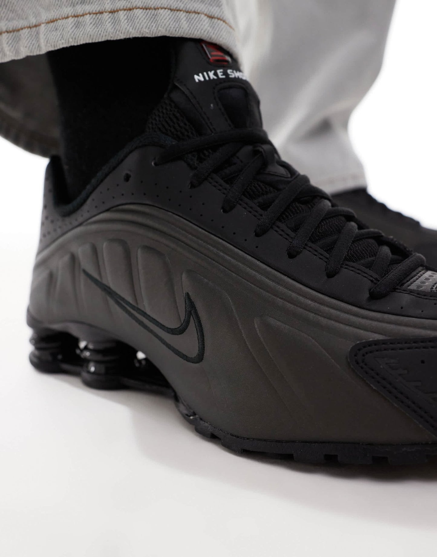 Nike Shox R4 trainers in black - ASOS Sample Sale