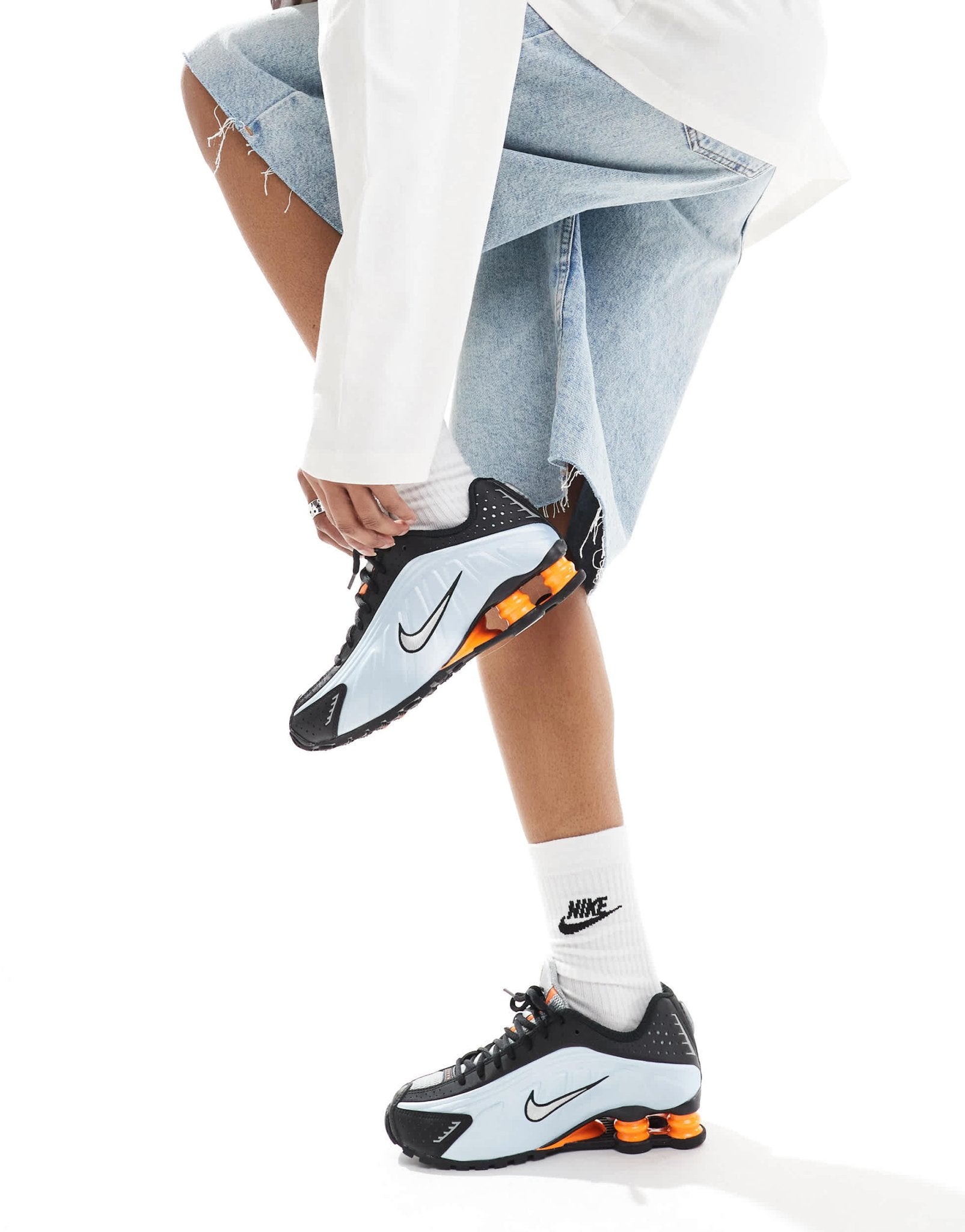 Nike Shox R4 trainers in black and metallic silver - ASOS Sample Sale