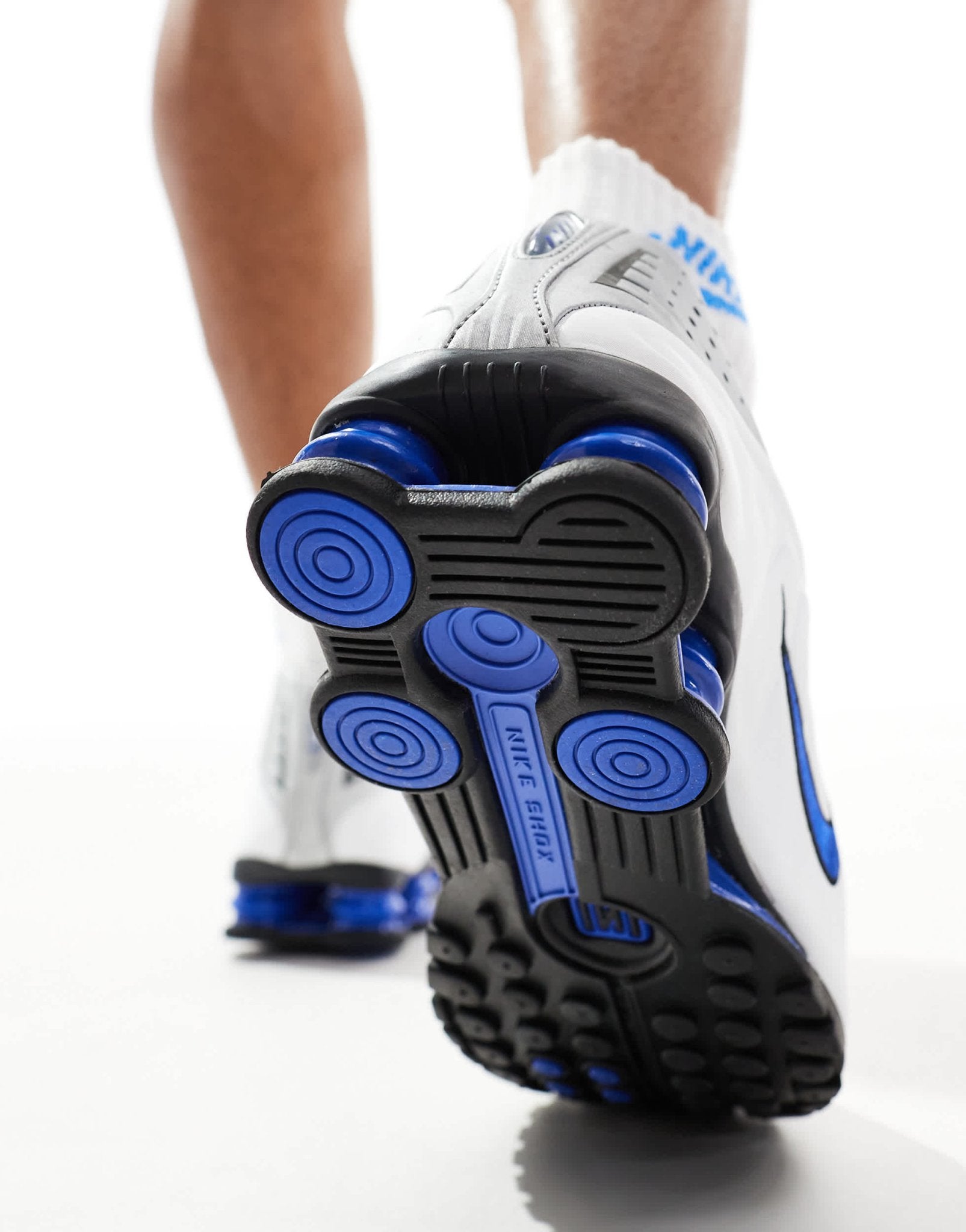 Nike Shox R4 trainers in white and metallic silver - ASOS Sample Sale
