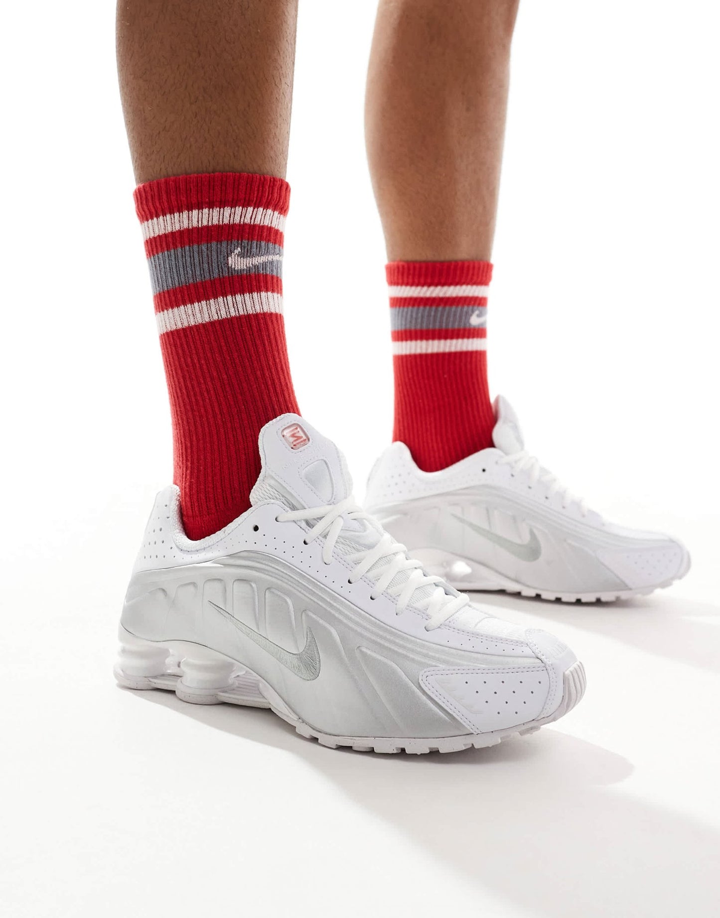 Nike Shox R4 trainers in white and metallic silver - ASOS Sample Sale