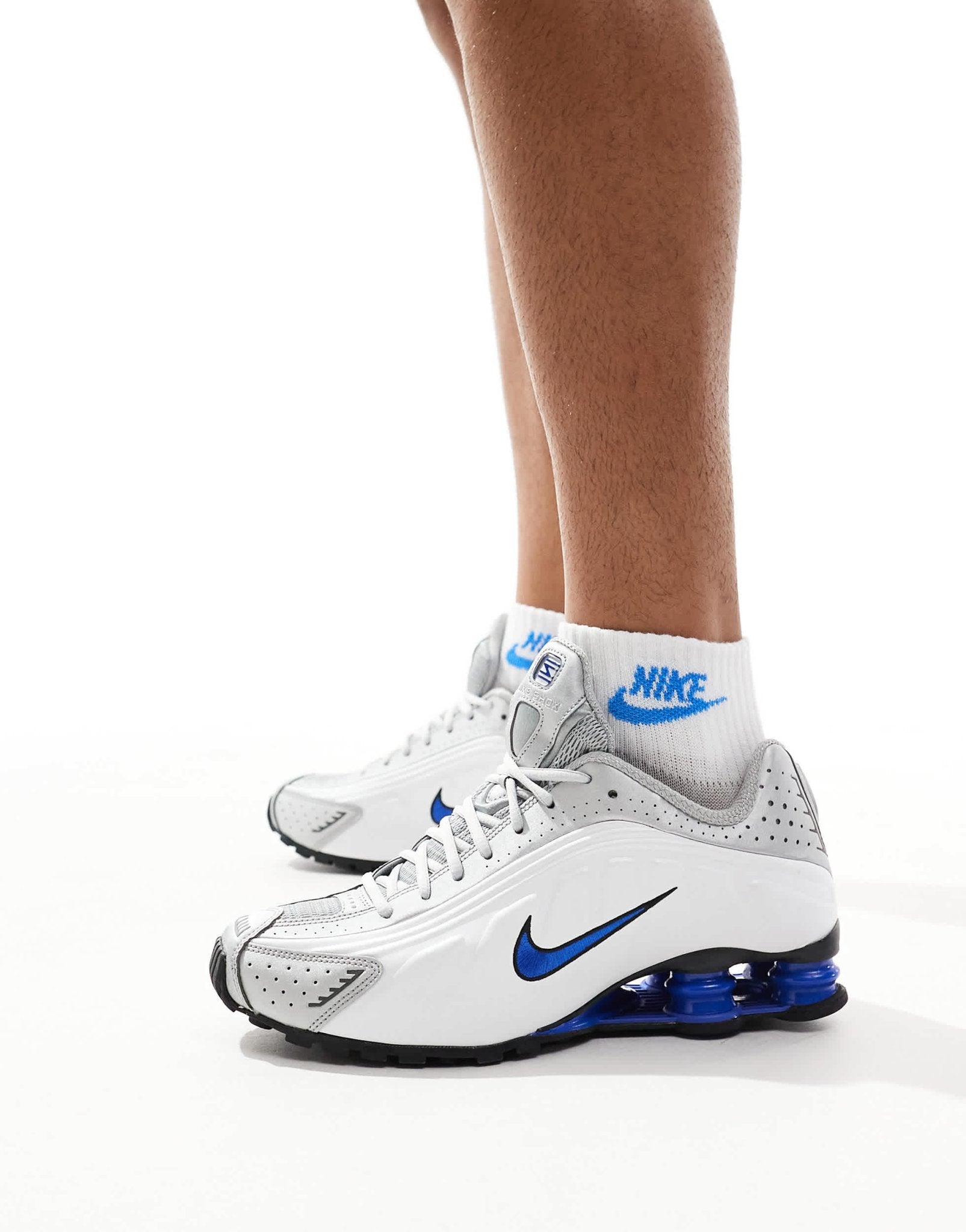 Nike Shox R4 trainers in white and metallic silver - ASOS Sample Sale