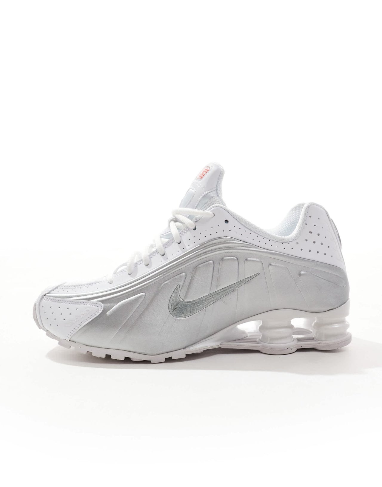 Nike Shox R4 trainers in white and metallic silver - ASOS Sample Sale