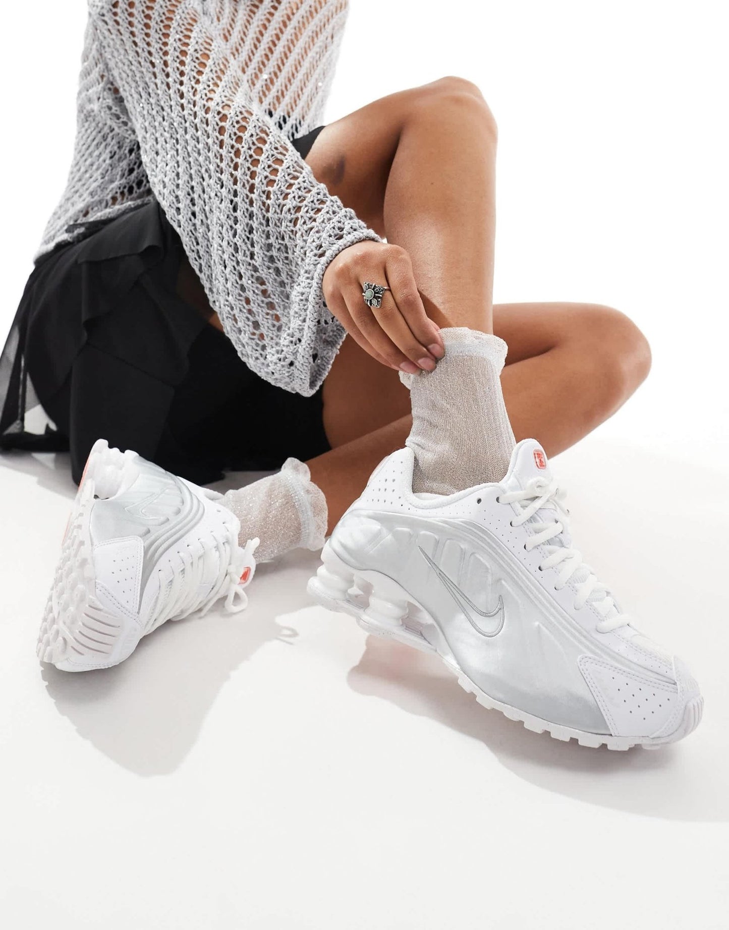 Nike Shox R4 unisex trainers in white - ASOS Sample Sale