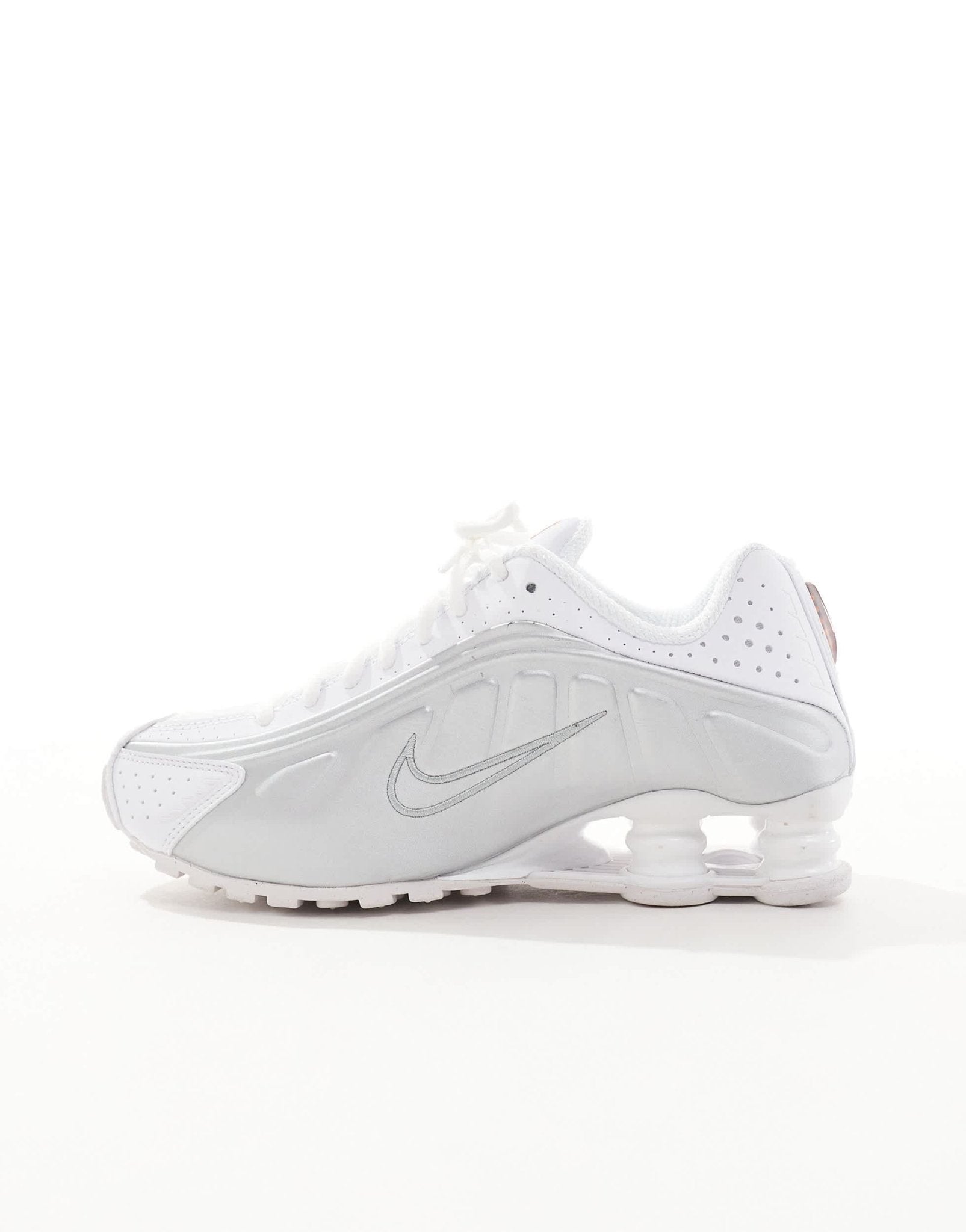 Nike Shox R4 unisex trainers in white - ASOS Sample Sale