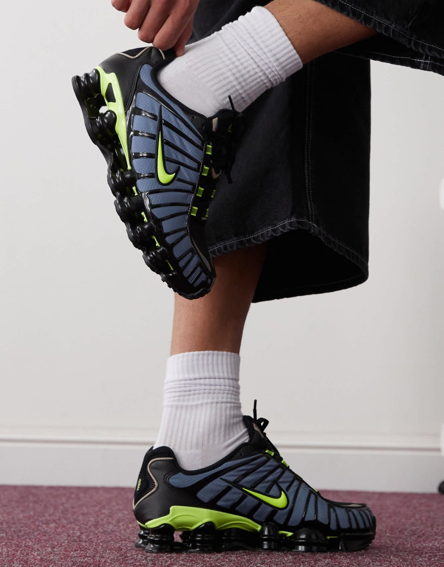 Nike Shox TL unisex trainers in blue, black and green - ASOS Sample Sale