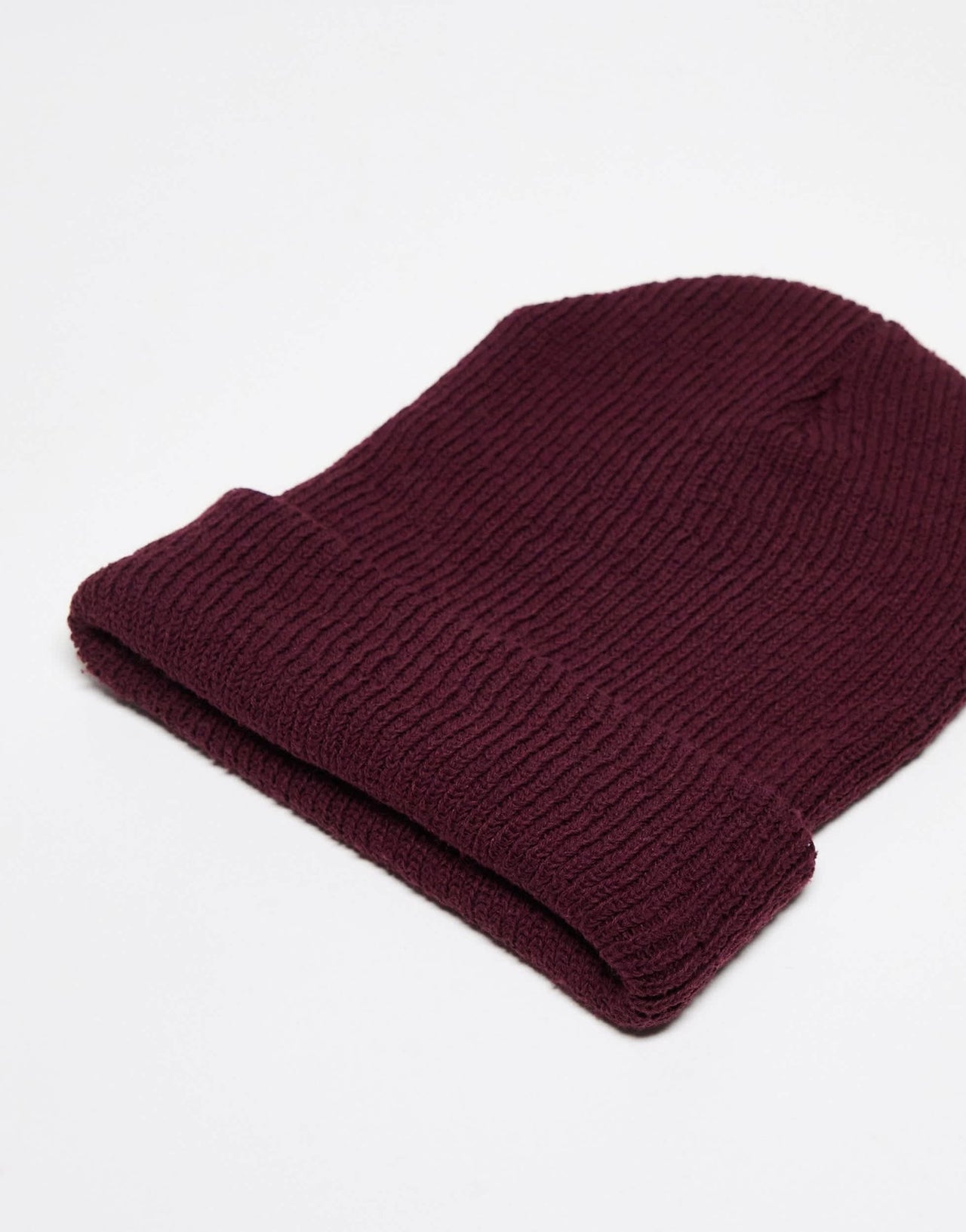 Nike Swoosh beanie in burgundy - ASOS Sample Sale