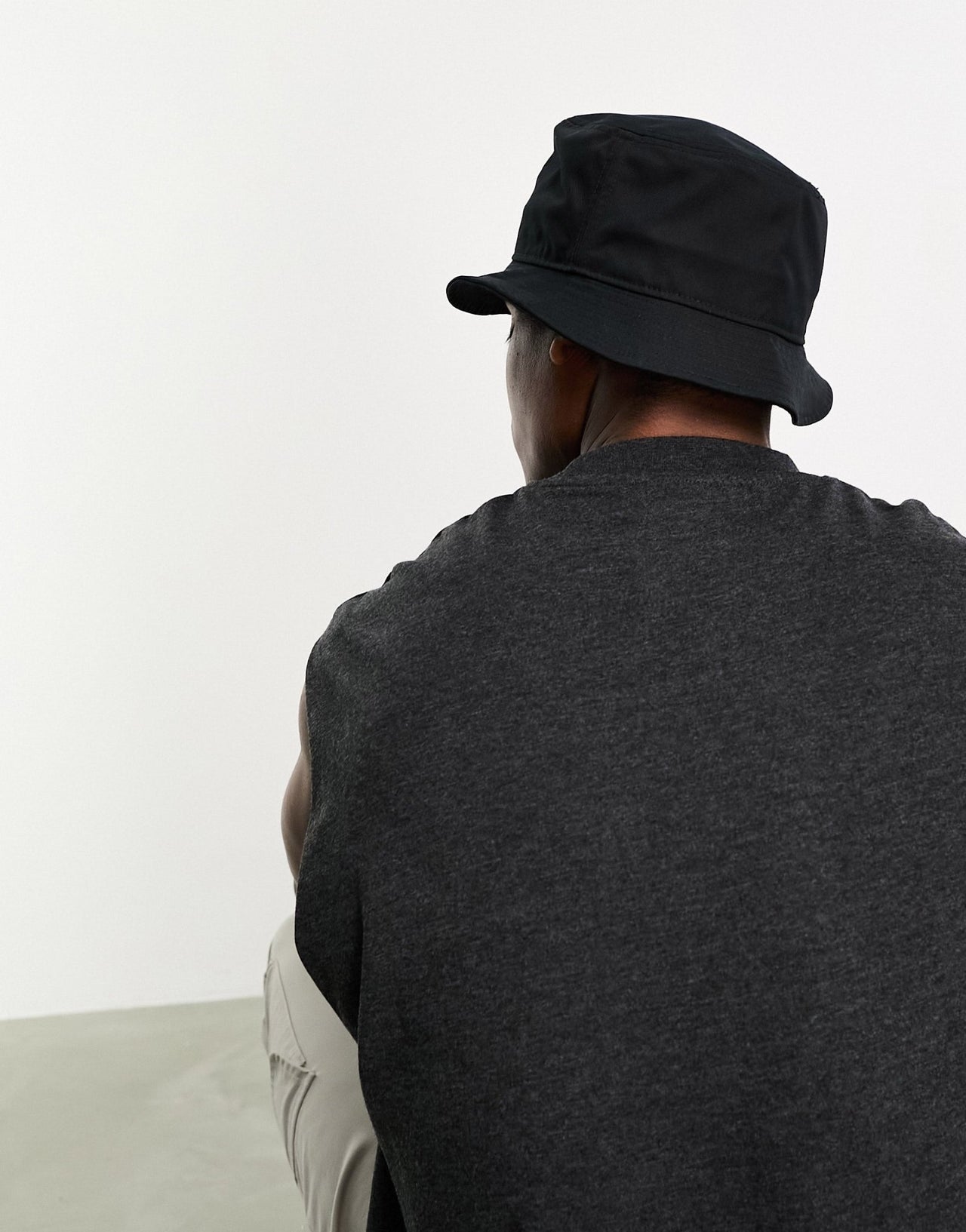 Nike Swoosh bucket hat in black - ASOS Sample Sale