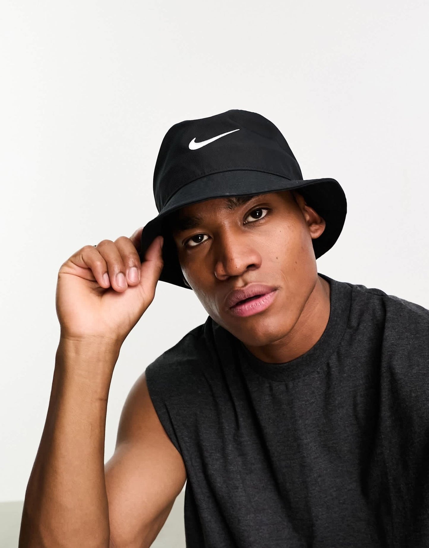 Nike Swoosh bucket hat in black - ASOS Sample Sale