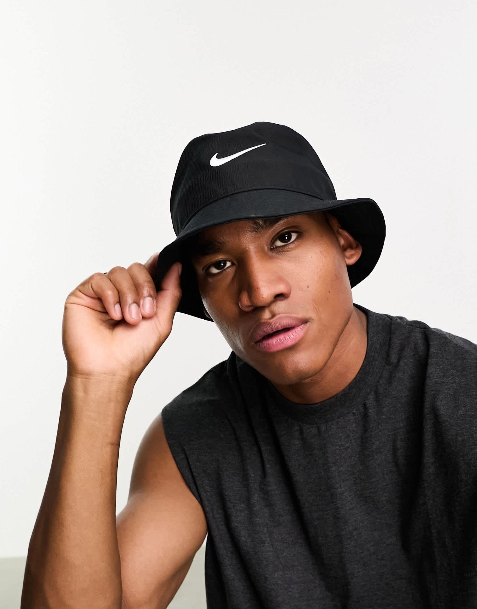 Nike Swoosh bucket hat in black - ASOS Sample Sale