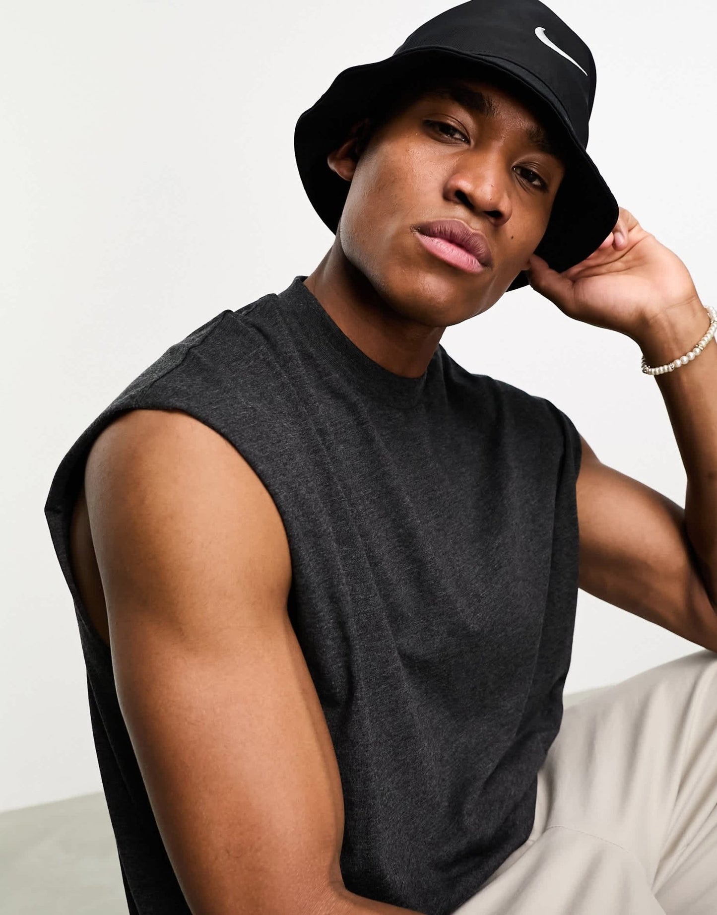 Nike Swoosh bucket hat in black - ASOS Sample Sale