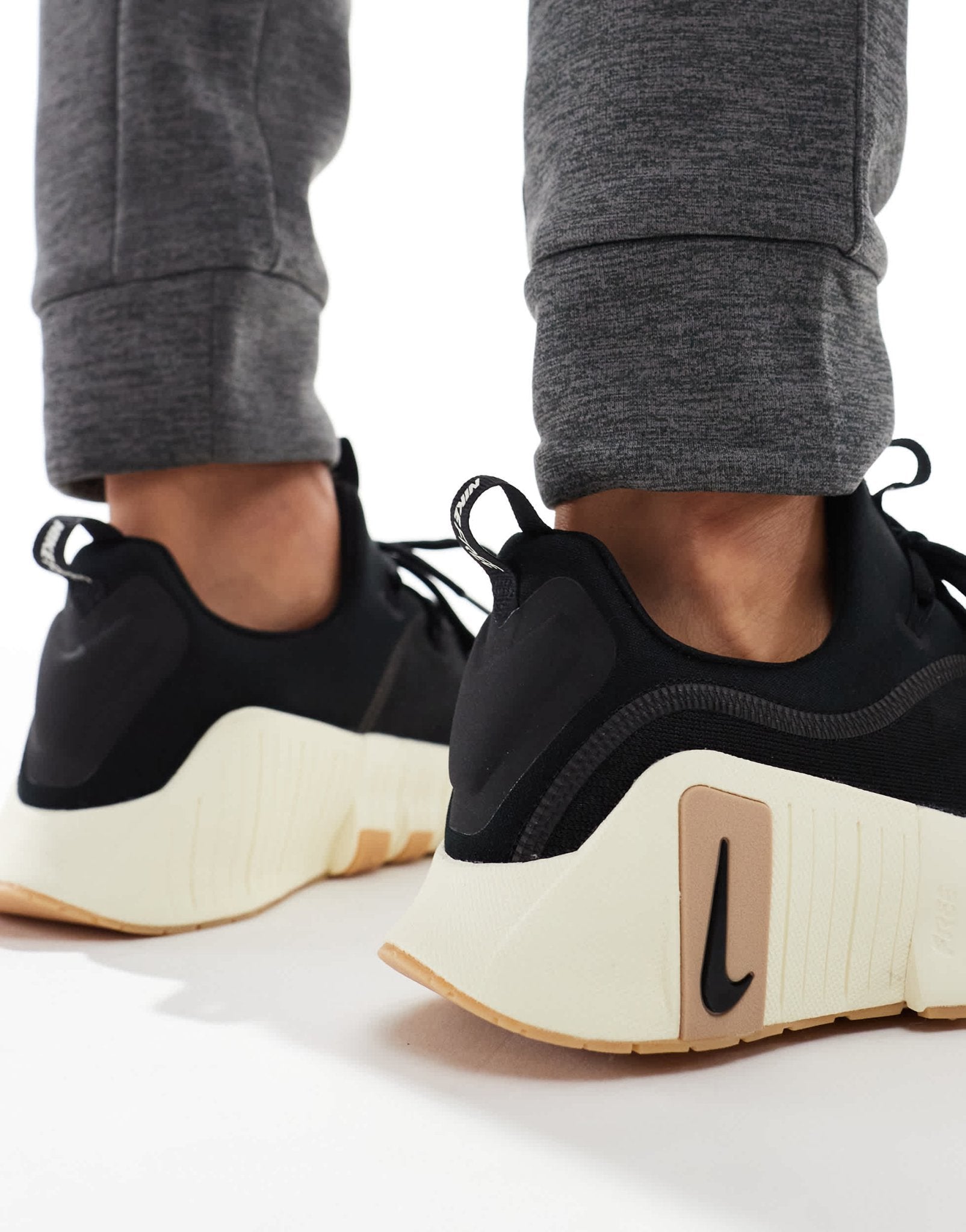 Nike Training Free Metcon 6 trainers black, off white and brown - ASOS Sample Sale