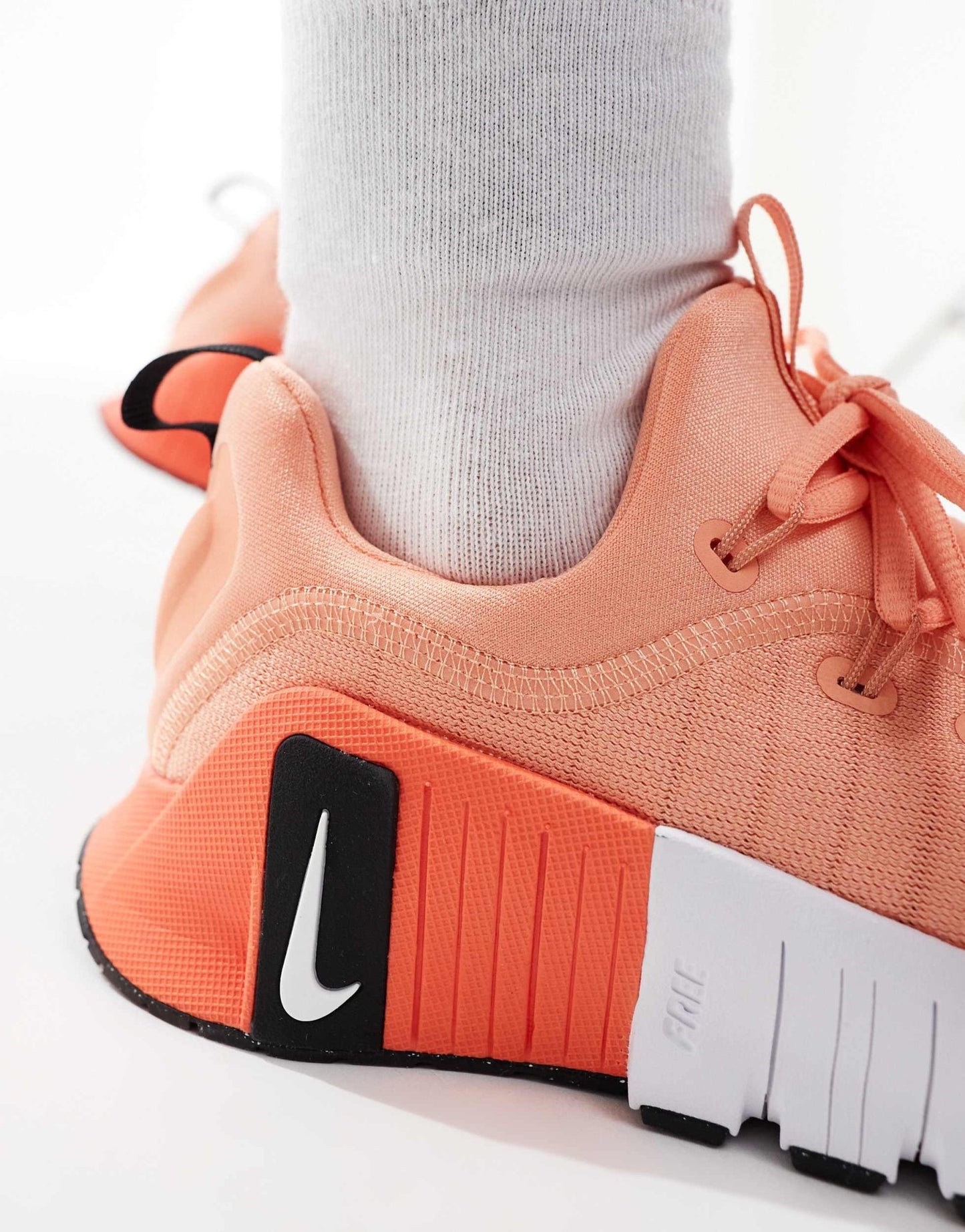 Nike Training Free Metcon 6 trainers in orange - ASOS Sample Sale