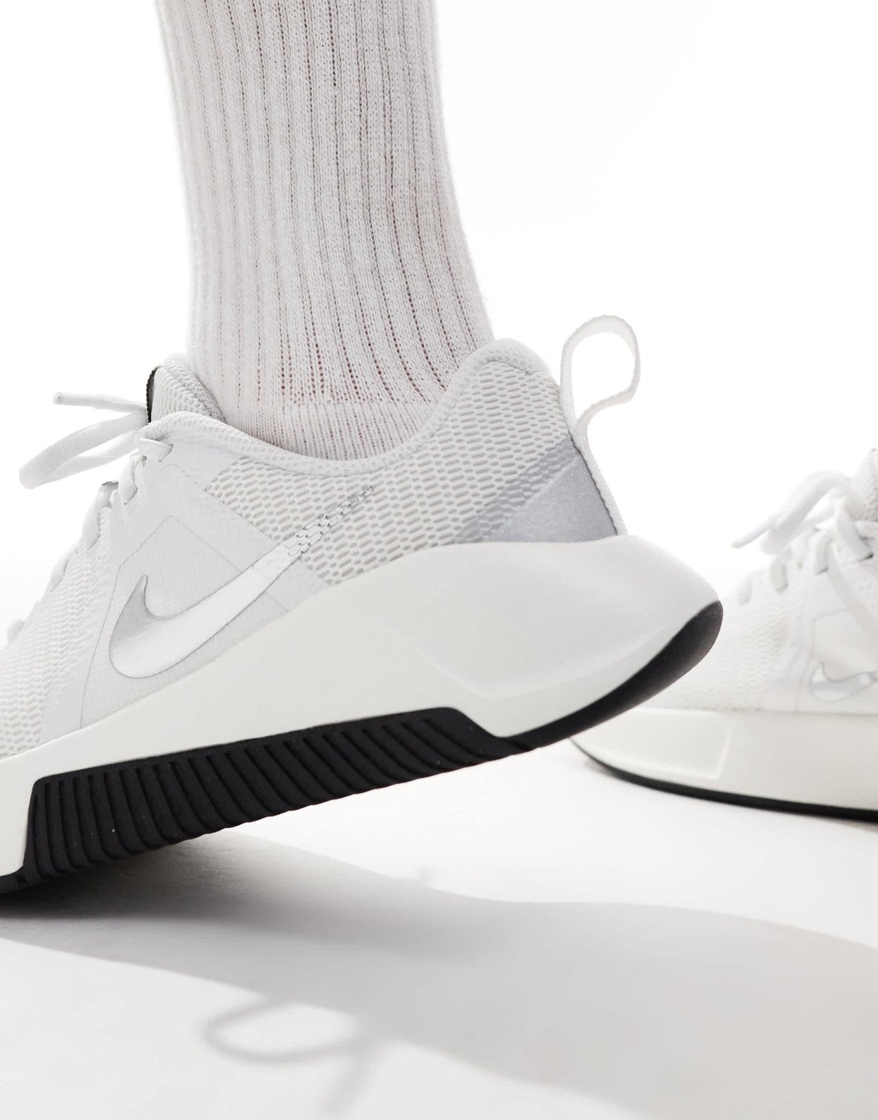 Nike Training MC 3 trainers in white and silver - ASOS Sample Sale