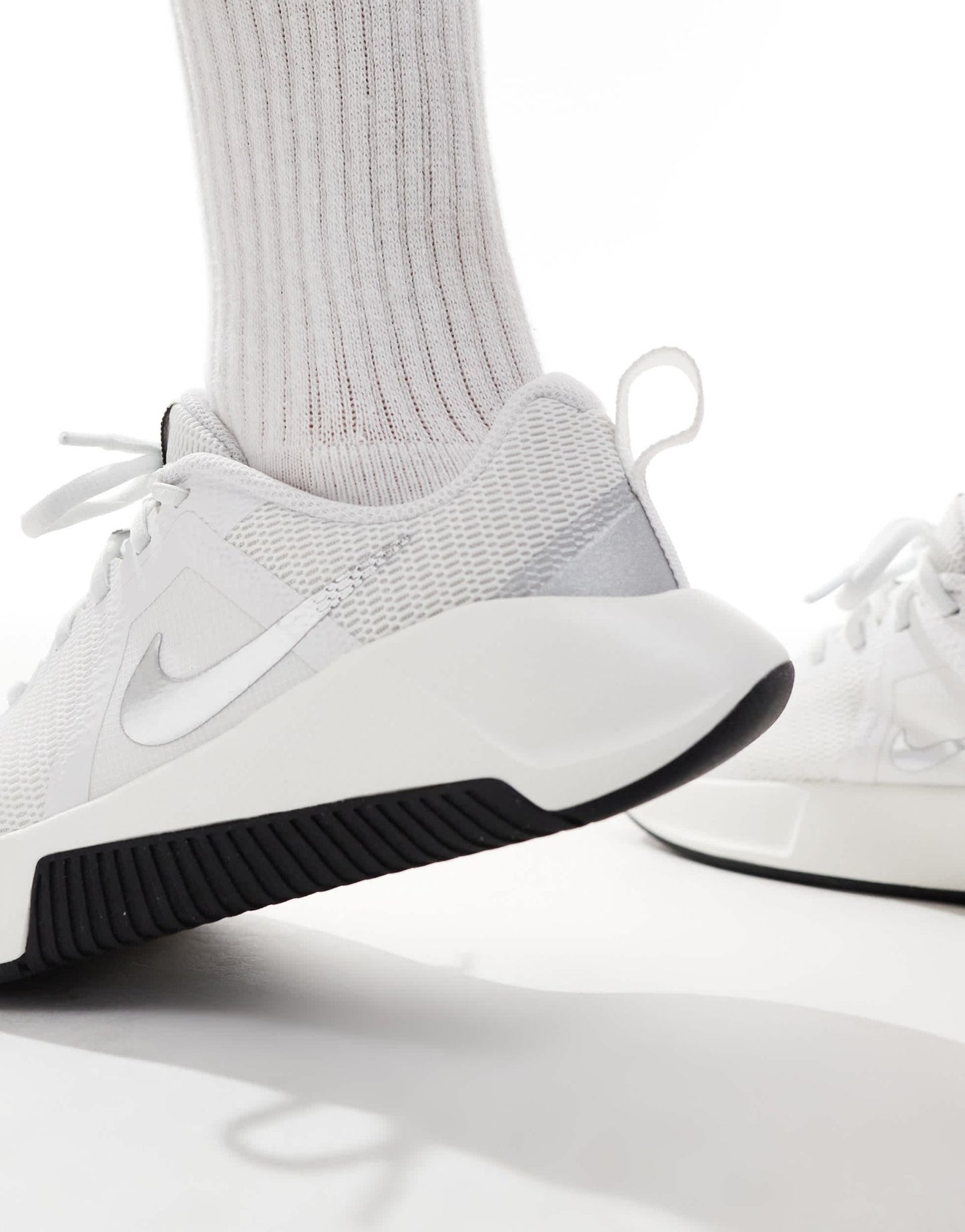 Nike Training MC 3 trainers in white and silver - ASOS Sample Sale