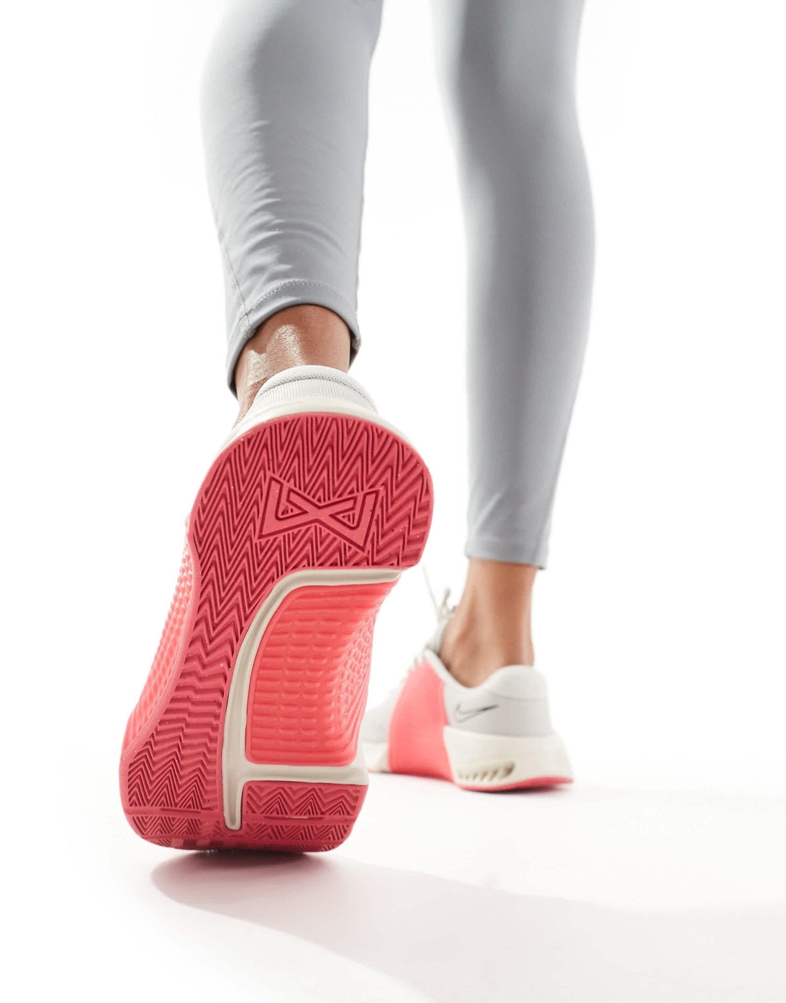 Nike Training Metcon 9 trainers in light grey and pink - ASOS Sample Sale