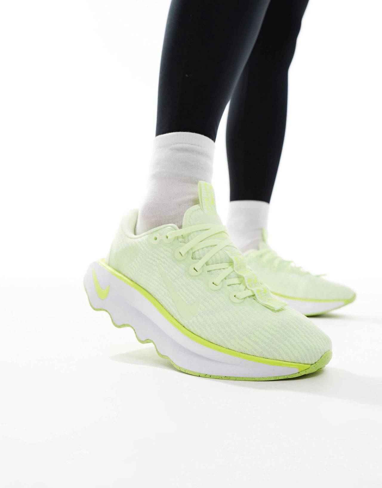 Nike Training Motiva trainers in lime green and white - ASOS Sample Sale