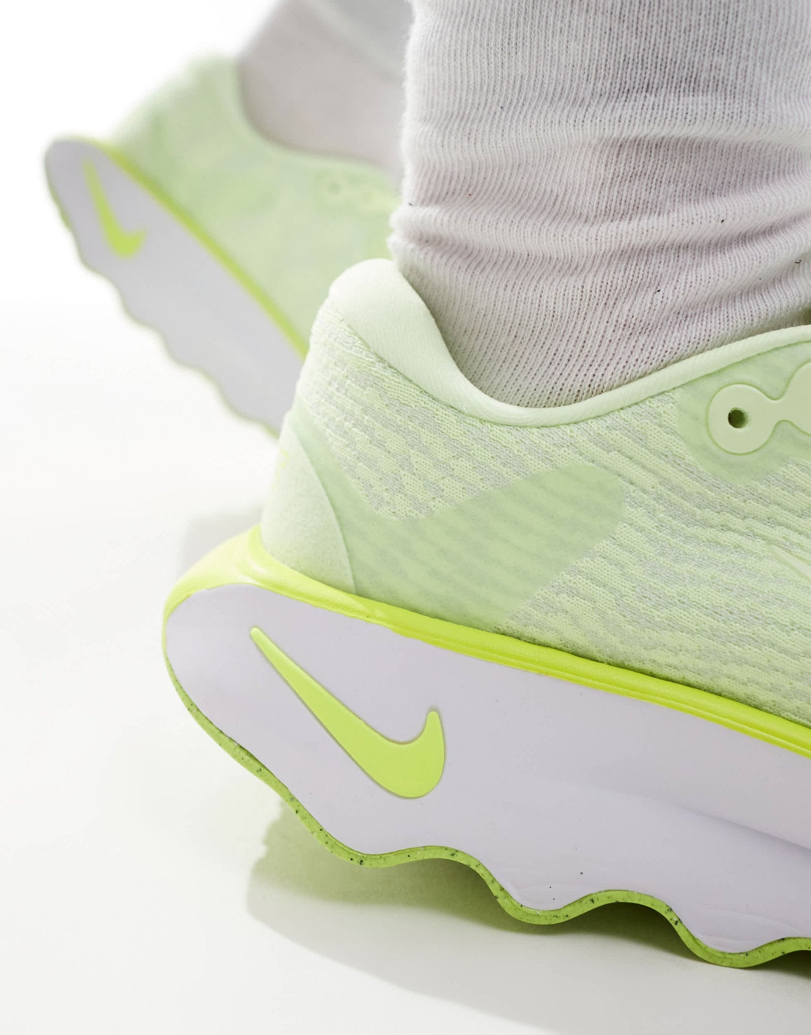 Nike Training Motiva trainers in lime green and white - ASOS Sample Sale