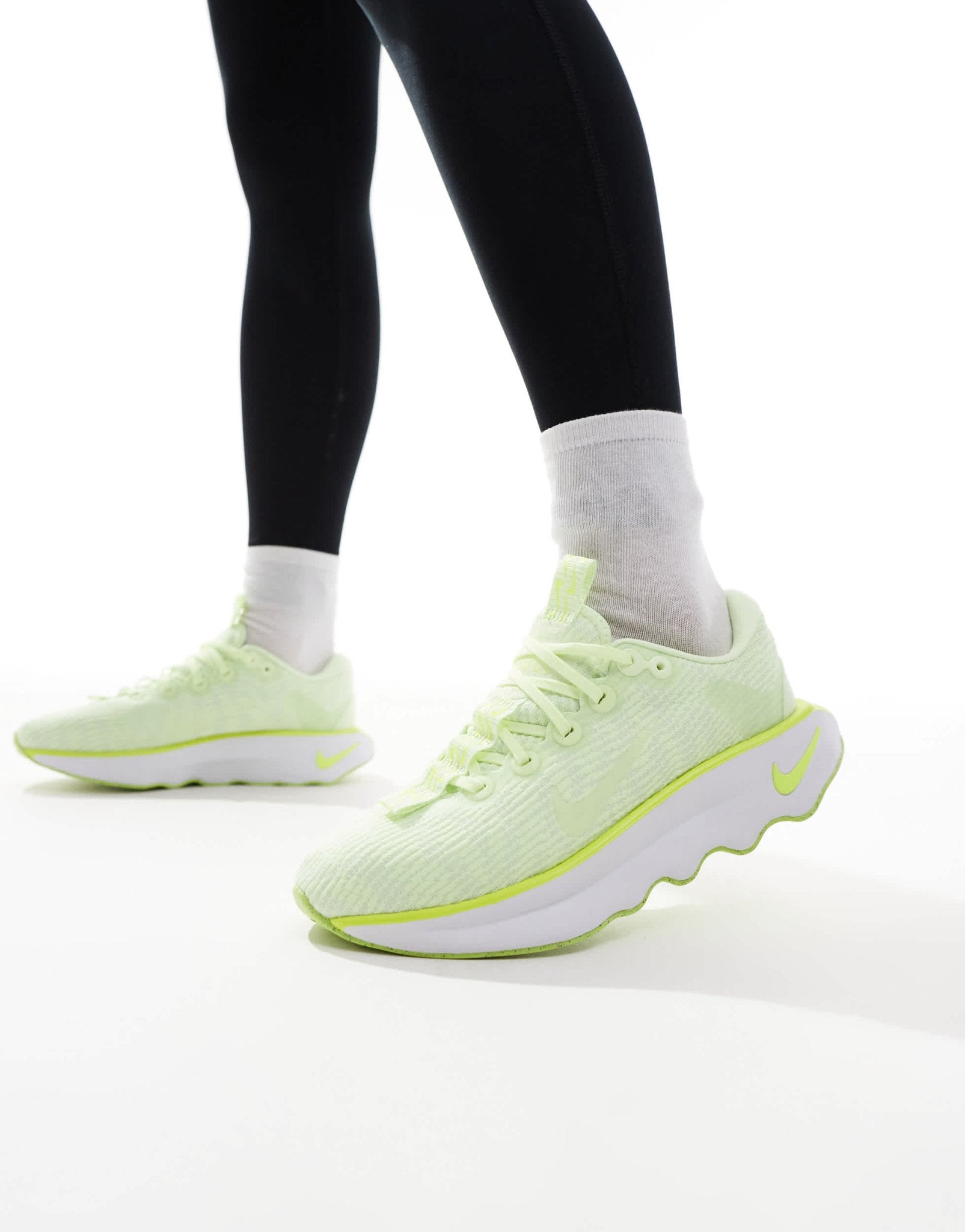 Nike Training Motiva trainers in lime green and white - ASOS Sample Sale