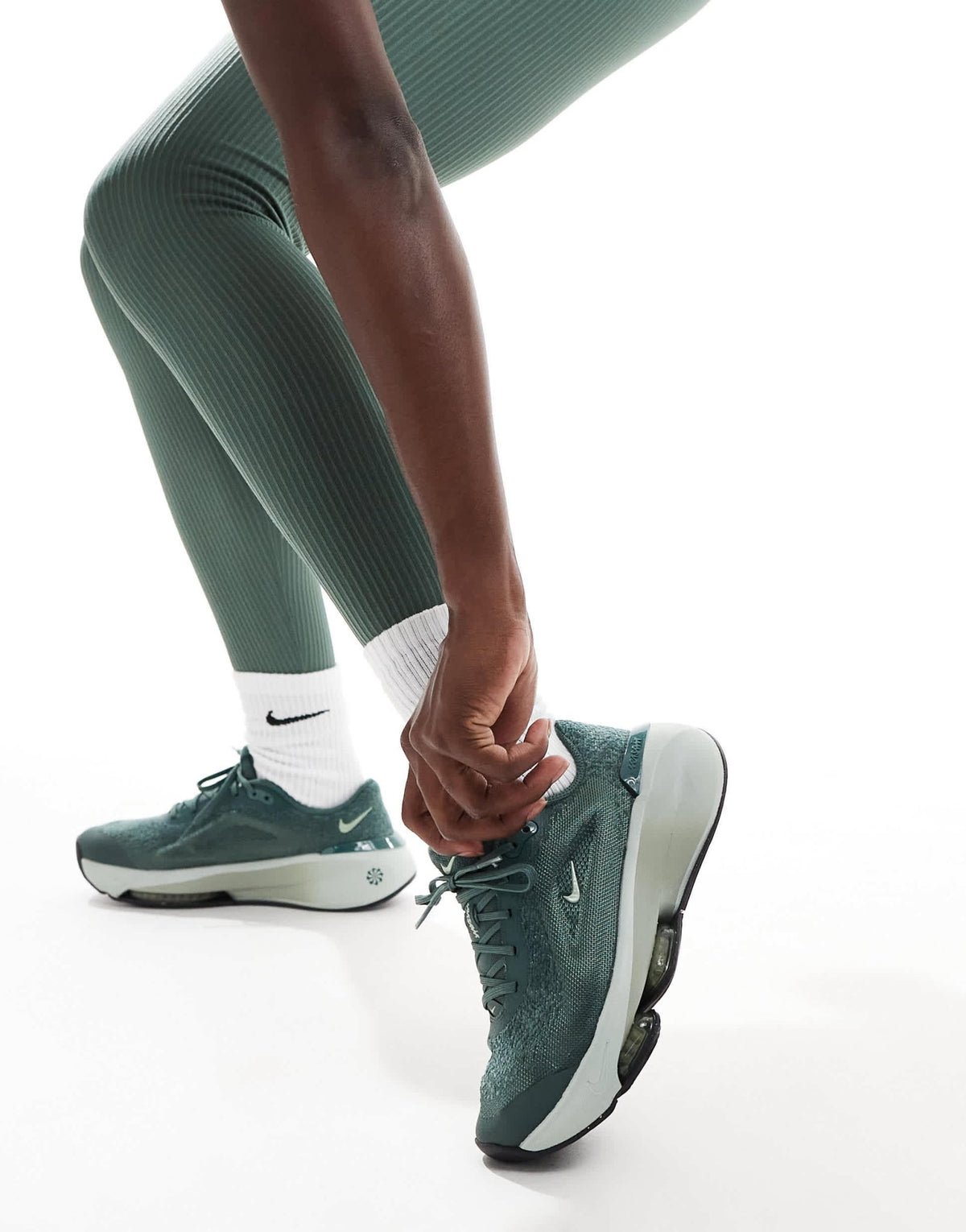 Nike Training Versair trainers in green - ASOS Sample Sale