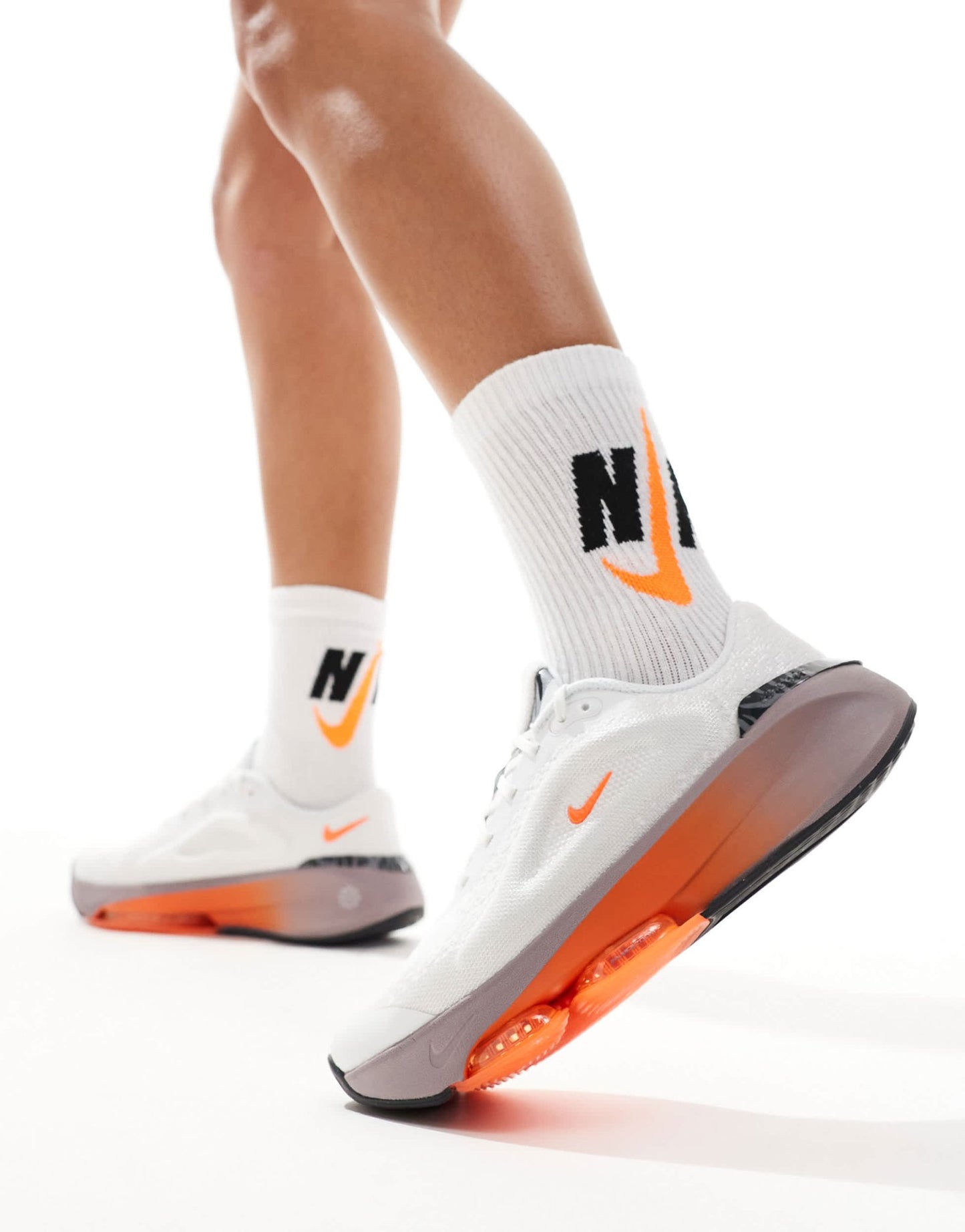 Nike Training Versair trainers in white and orange - ASOS Sample Sale