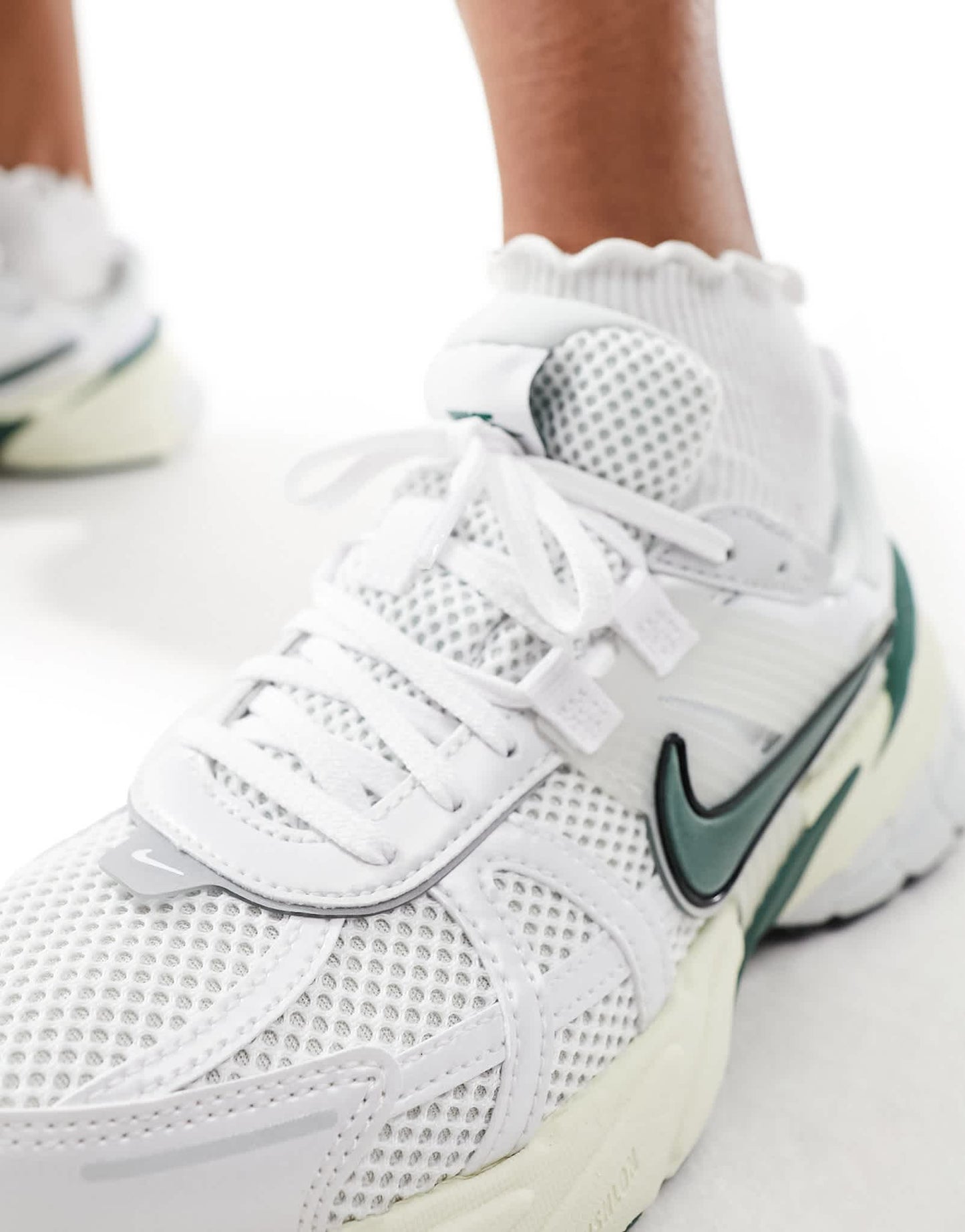 Nike V2K Run trainers in white and green - ASOS Sample Sale