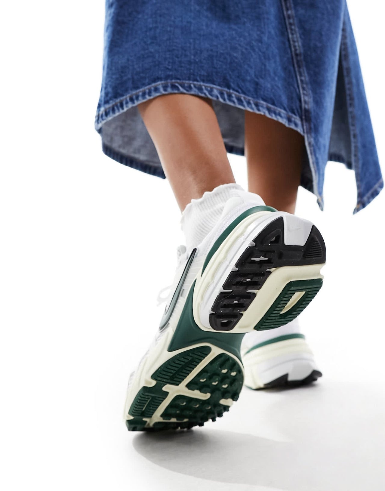 Nike V2K Run trainers in white and green - ASOS Sample Sale