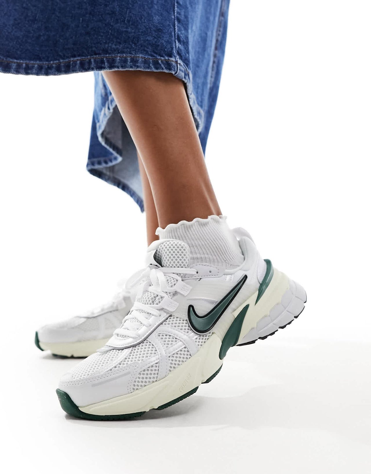 Nike V2K Run trainers in white and green - ASOS Sample Sale