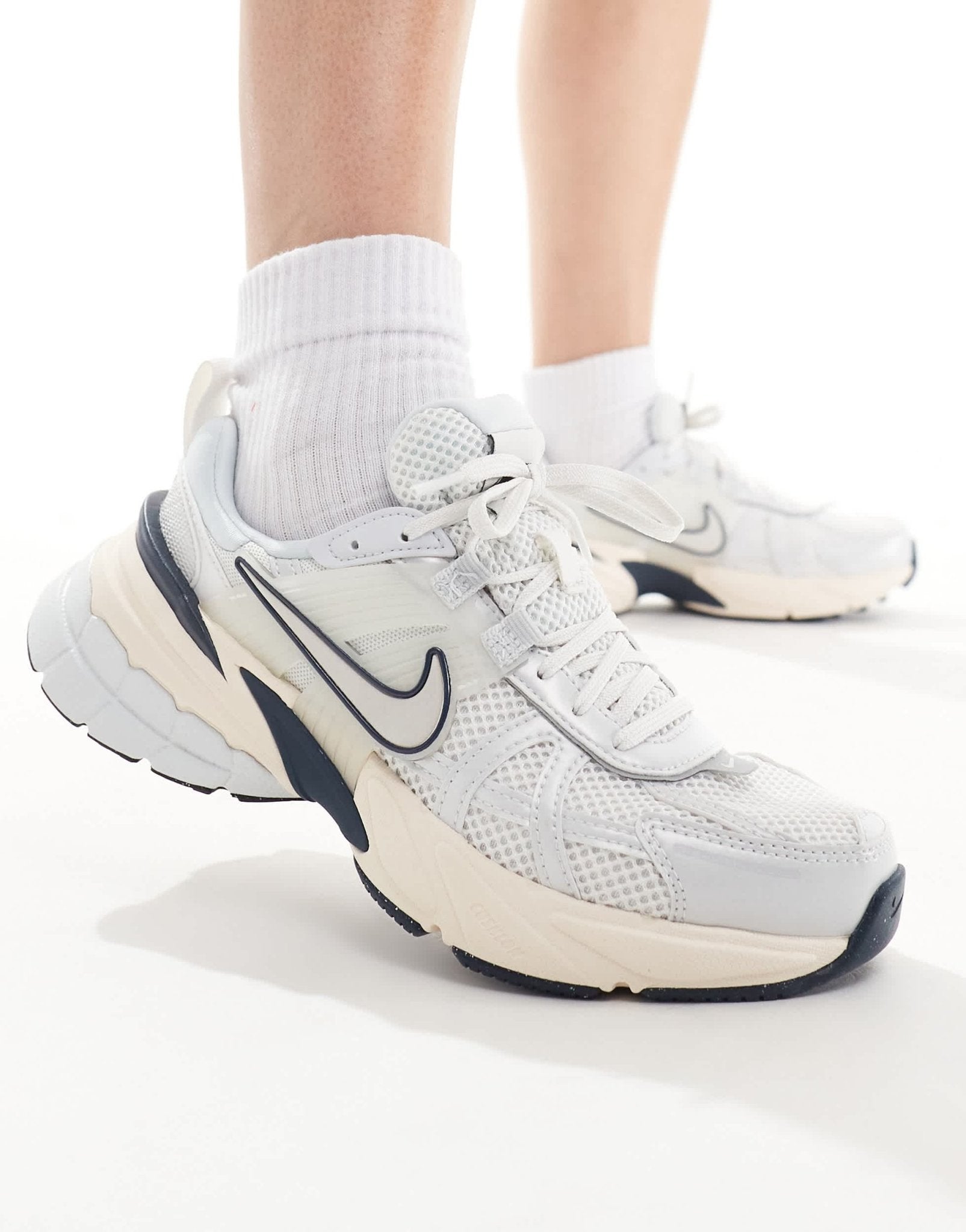 Nike V2K Run trainers in white and navy - ASOS Sample Sale