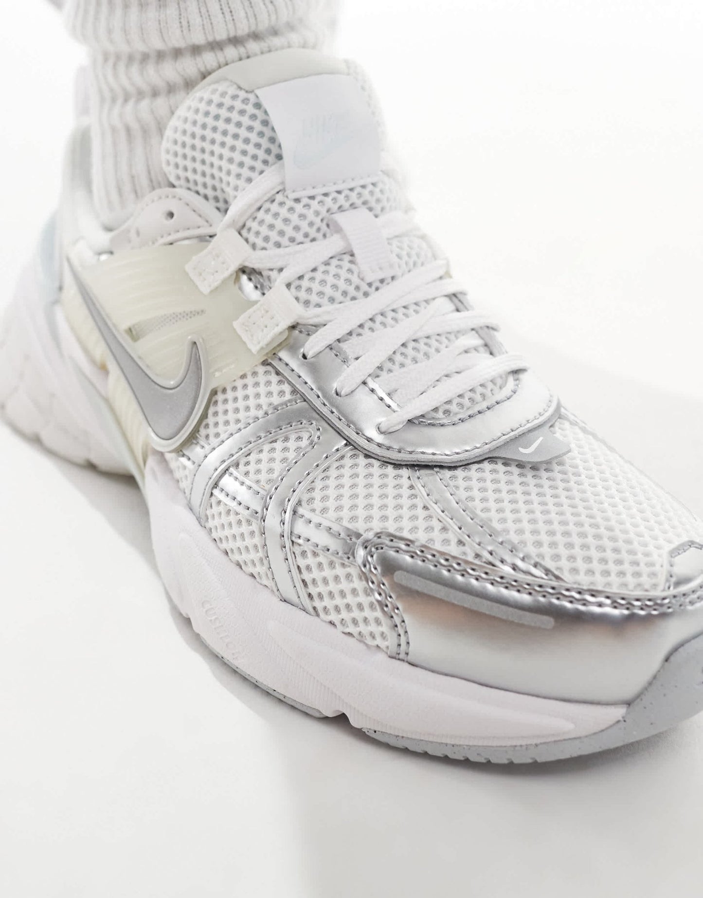 Nike V2K Run trainers in white and silver - ASOS Sample Sale