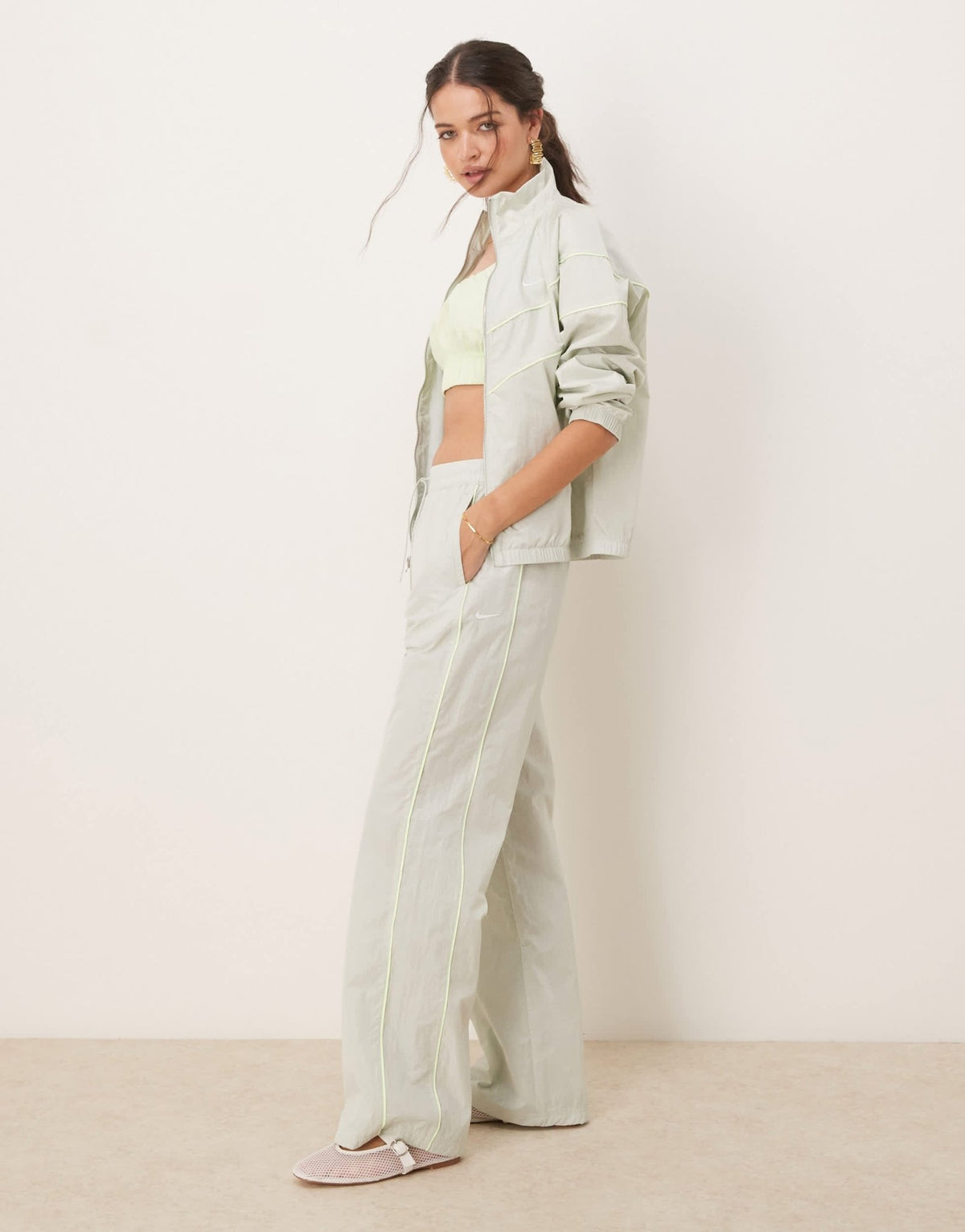 Nike windrunner trackpant in silver - ASOS Sample Sale