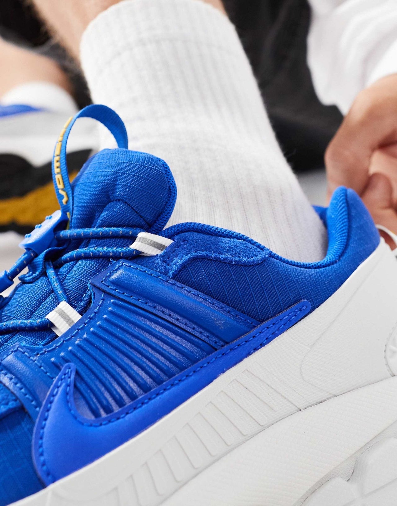 Nike Zoom Vomero 5 trainers in blue and white - ASOS Sample Sale