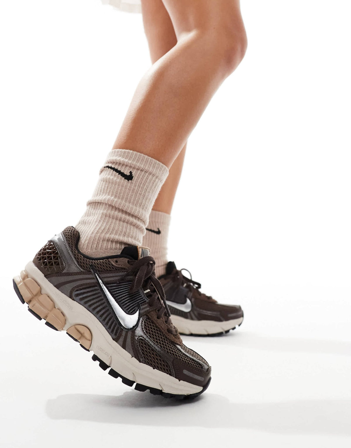 Nike Zoom Vomero 5 trainers in brown - ASOS Sample Sale