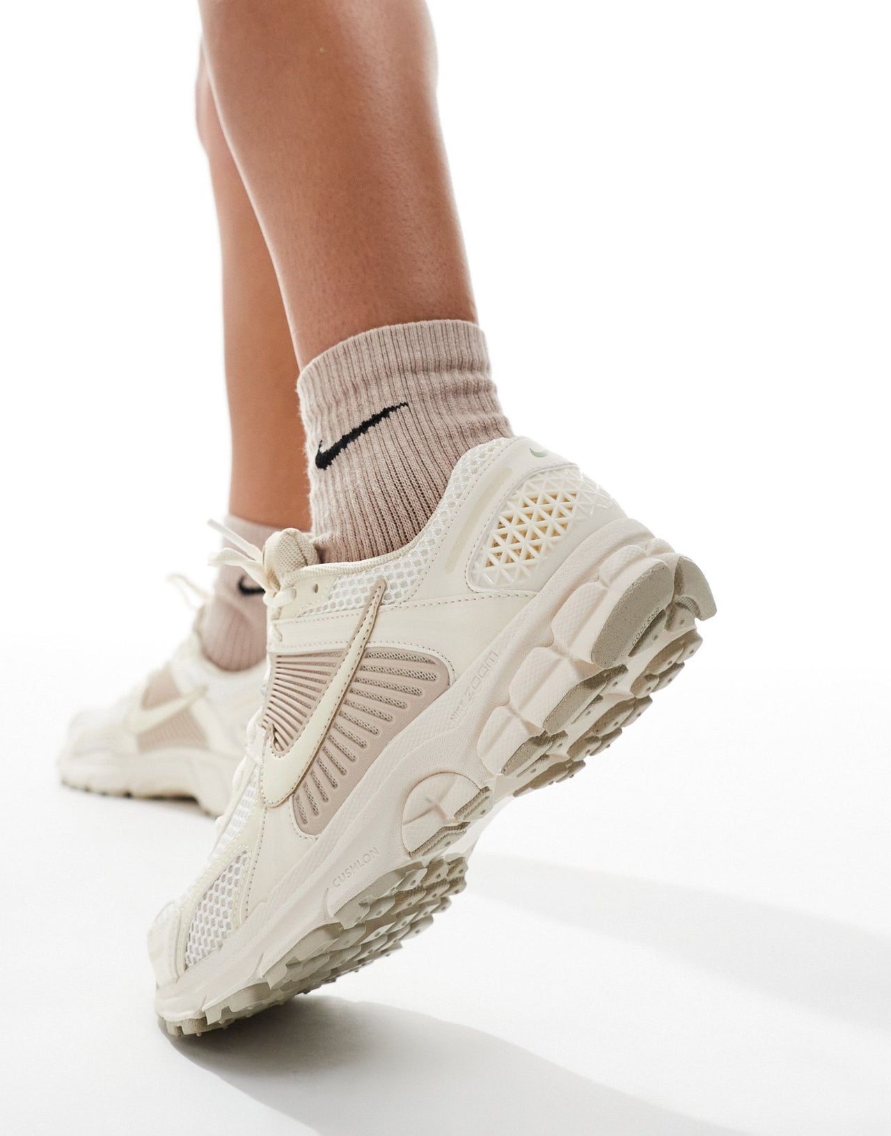 Nike Zoom Vomero 5 trainers in off white - ASOS Sample Sale