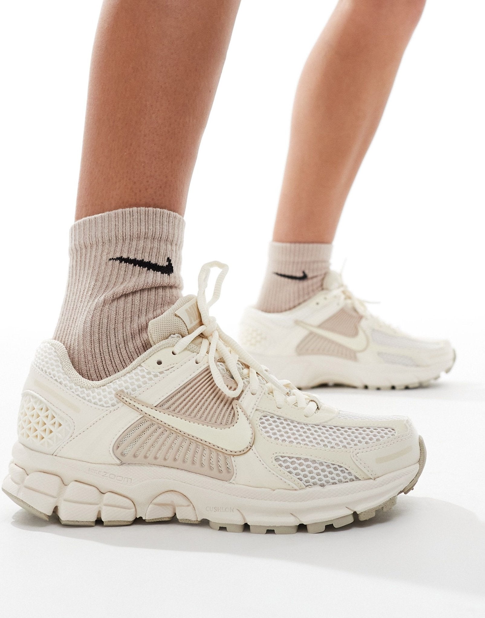 Nike Zoom Vomero 5 trainers in off white - ASOS Sample Sale