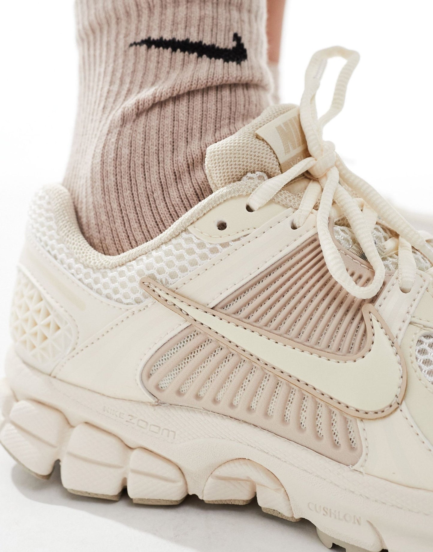 Nike Zoom Vomero 5 trainers in off white - ASOS Sample Sale