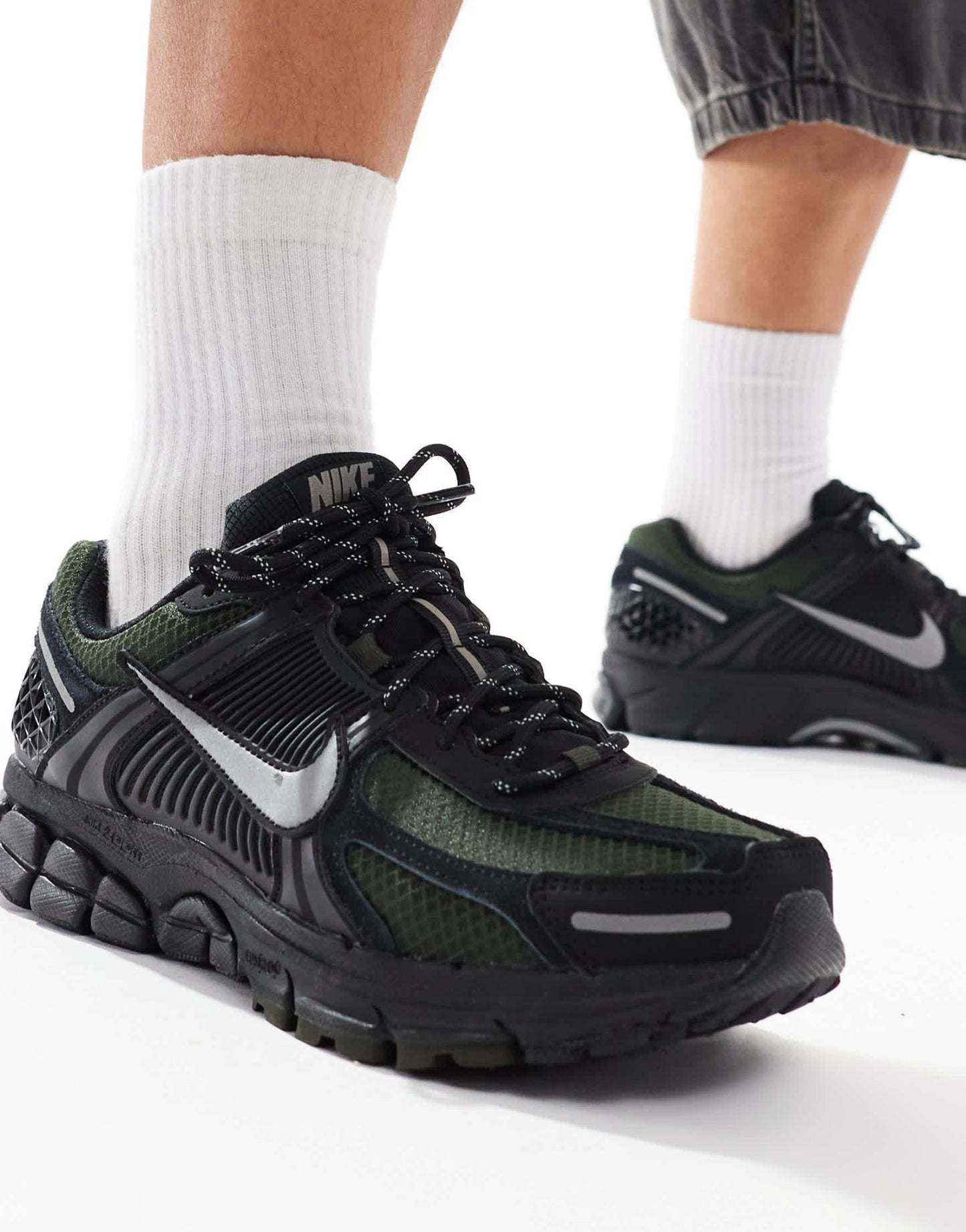 Nike Zoom Vomero 5 trainers in triple black - ASOS Sample Sale