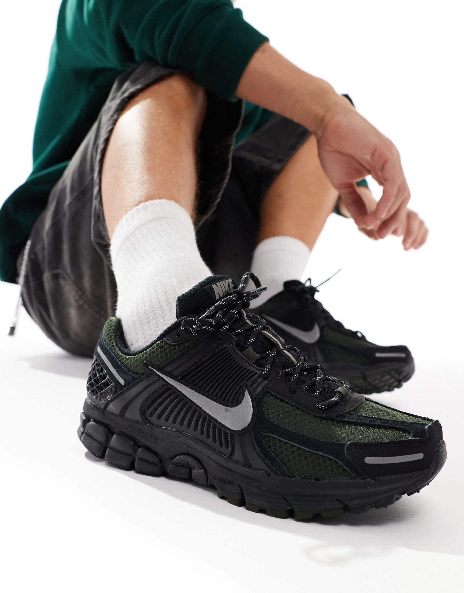 Nike Zoom Vomero 5 trainers in triple black - ASOS Sample Sale